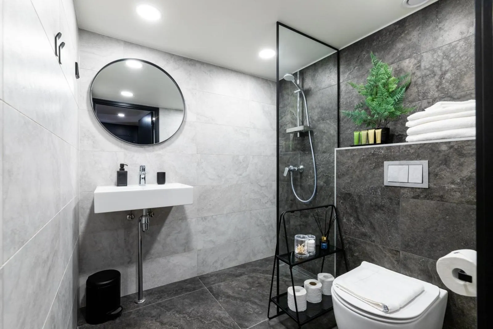 Shower in Bob W Tartu Old Town