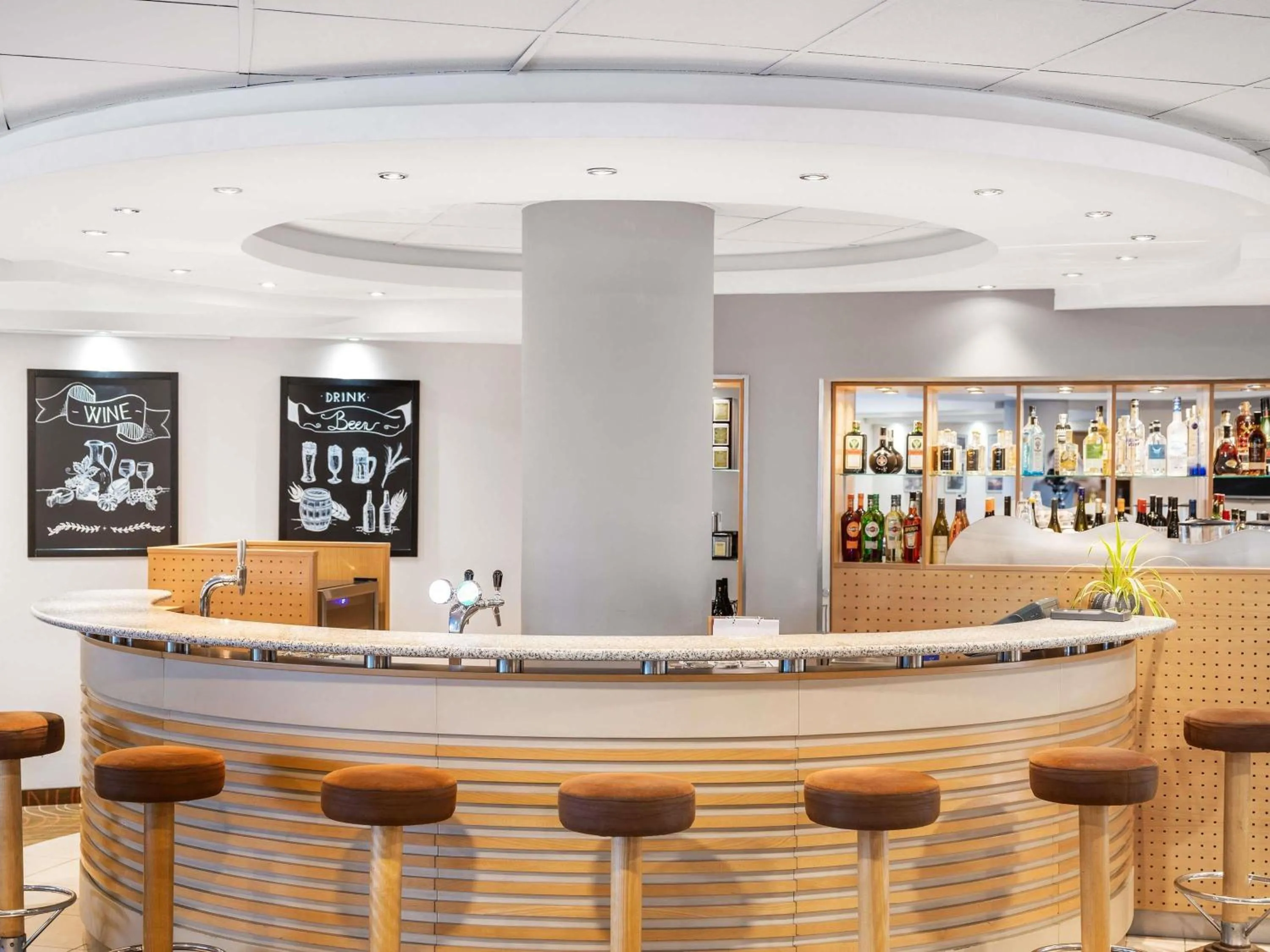 Lounge or bar in Novotel Szeged