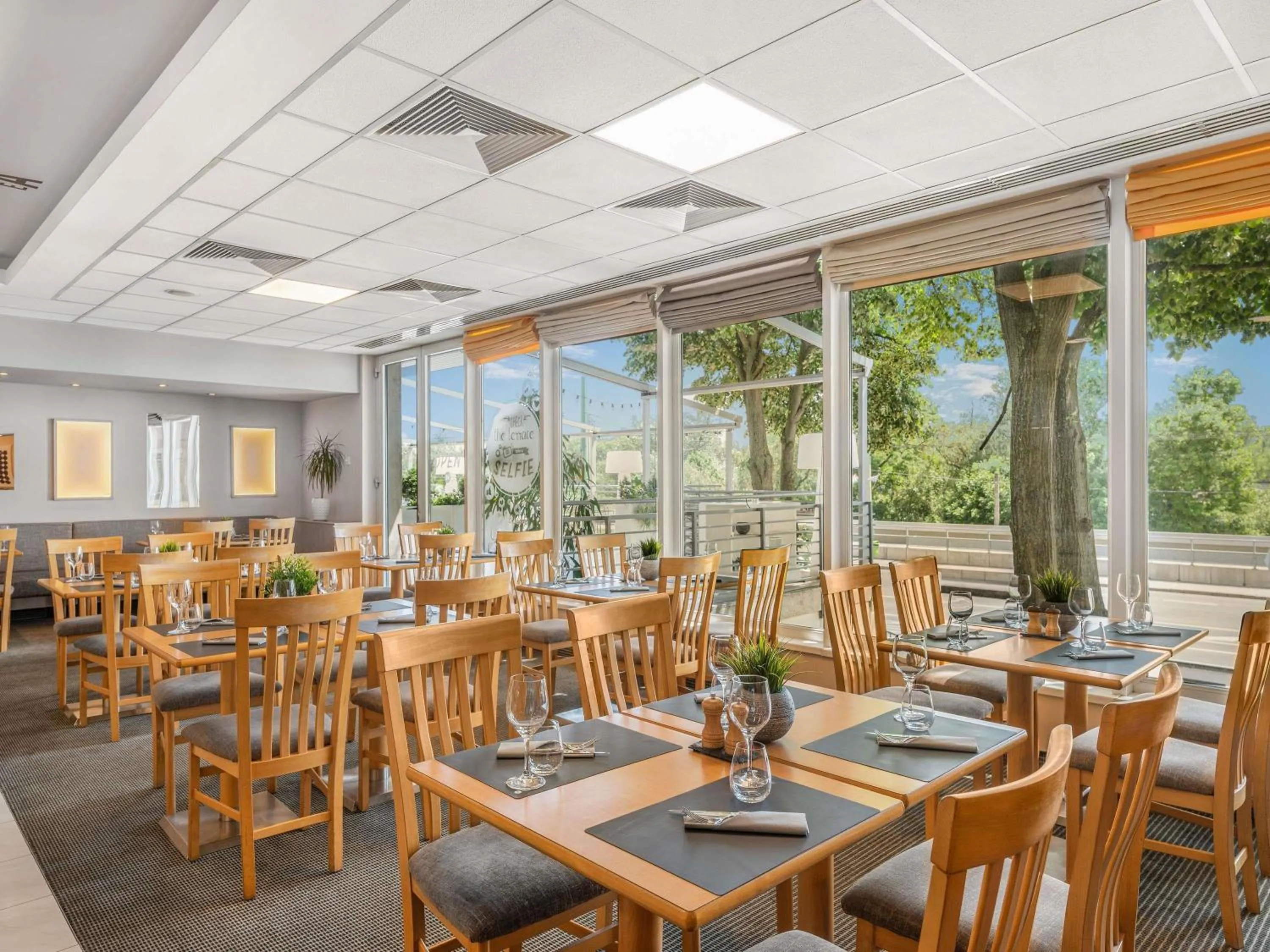 Restaurant/places to eat in Novotel Szeged