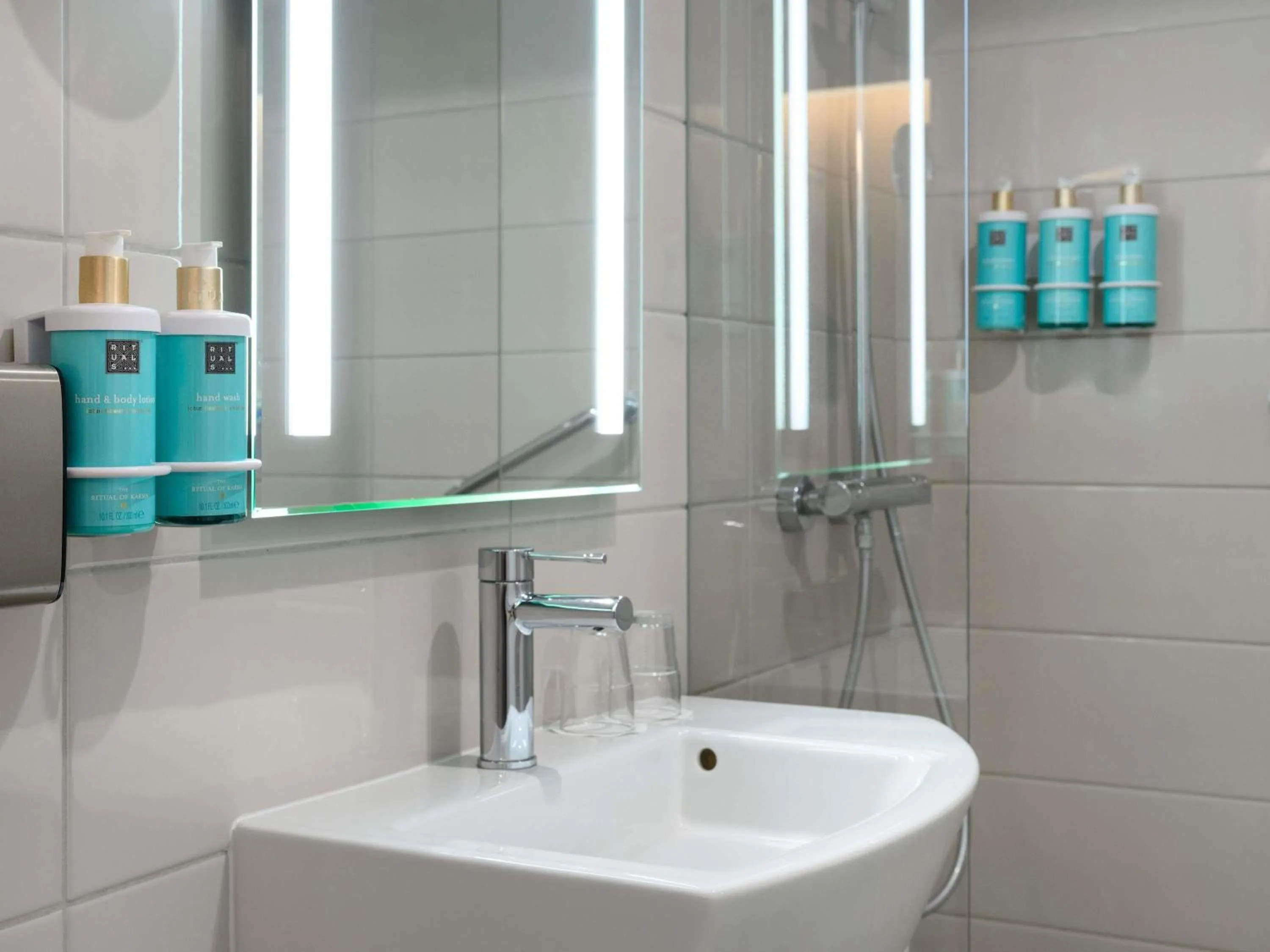 Shower in Novotel Szeged