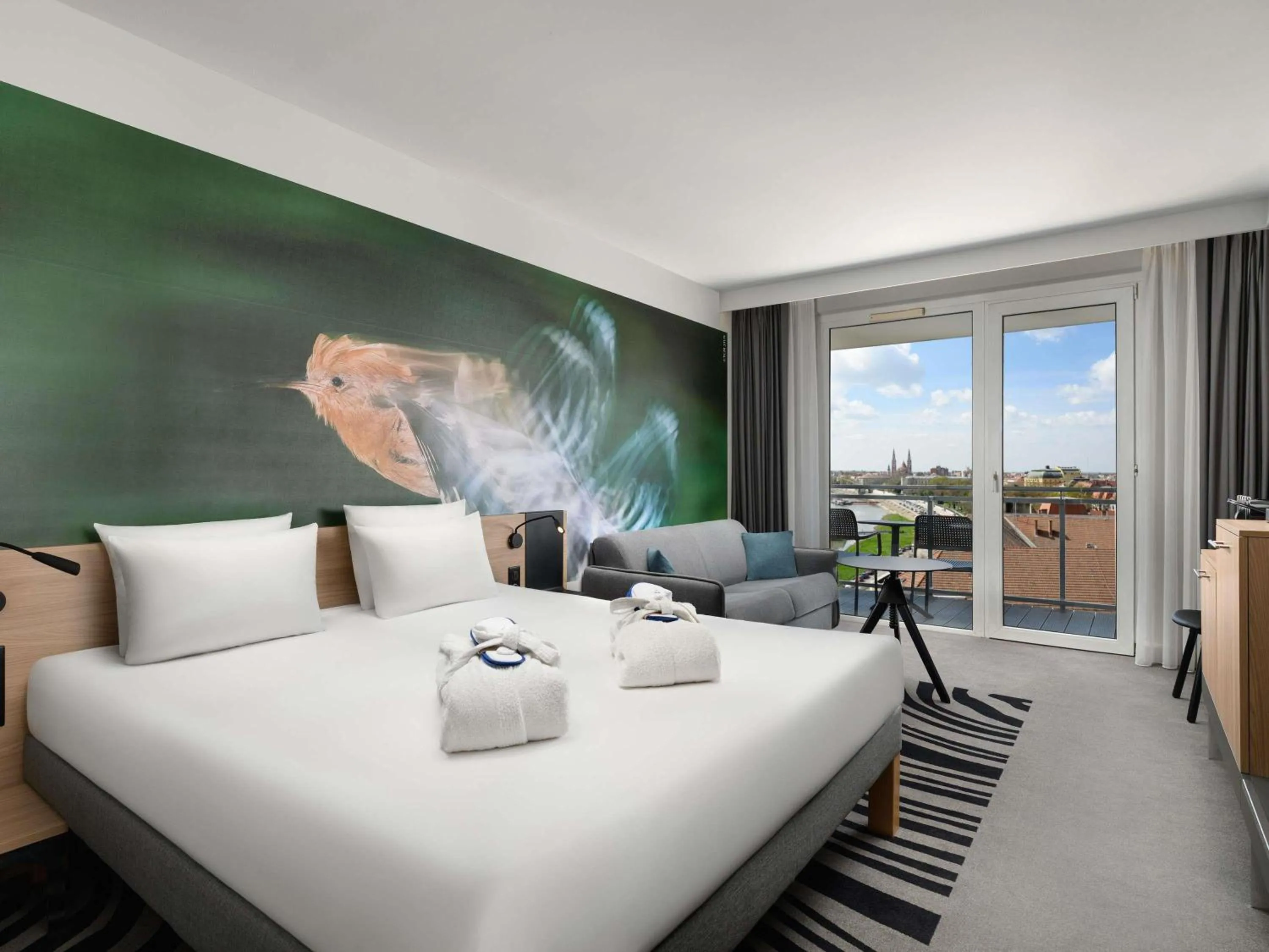 Balcony/Terrace, Bed in Novotel Szeged