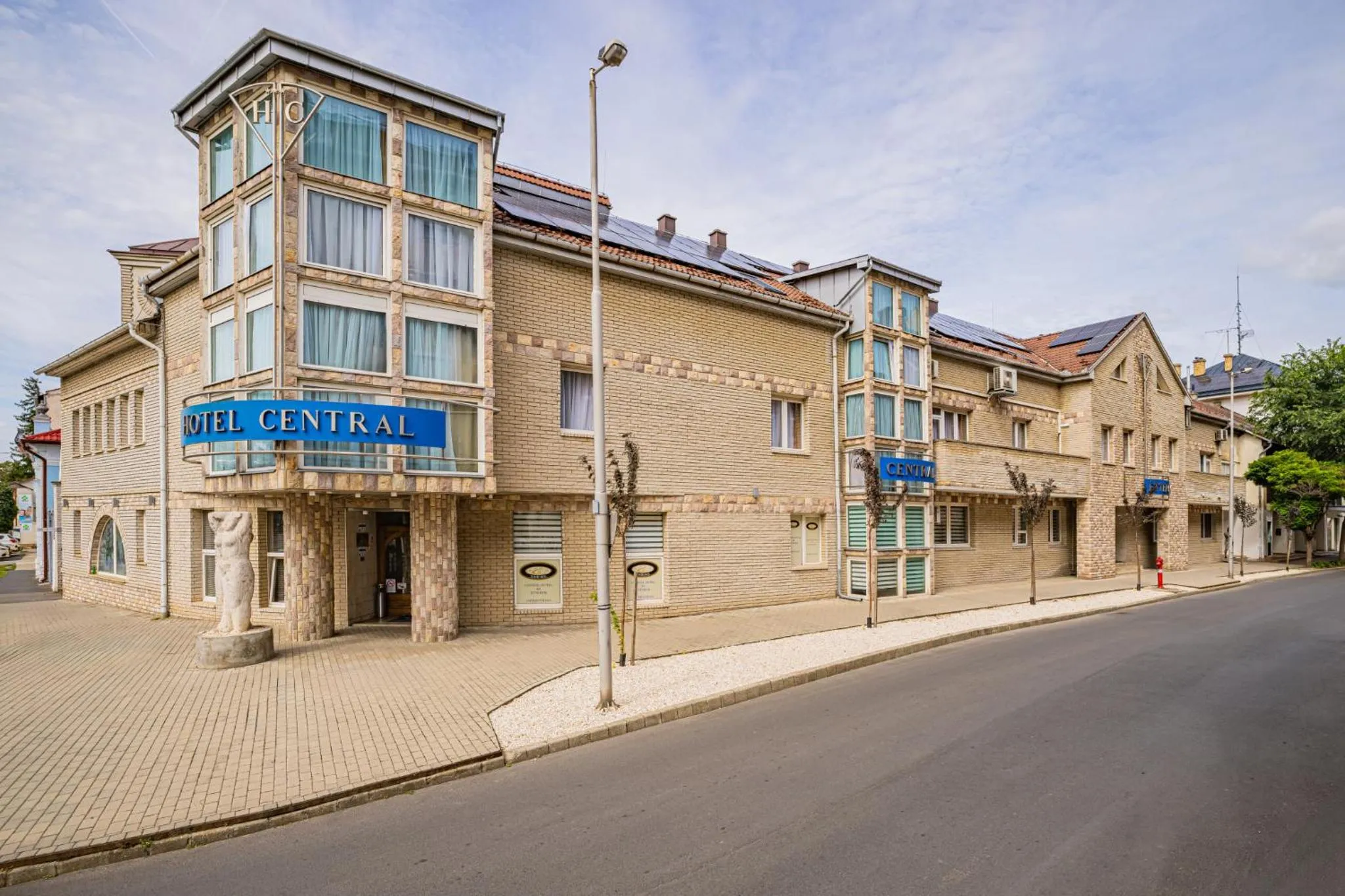 Property building in Hotel Central
