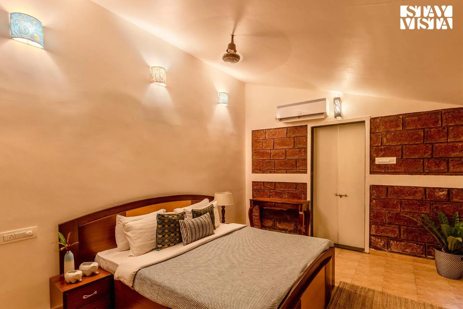 Bedroom, Bed in StayVista at The Conservancy Bungalow - Koynanagar