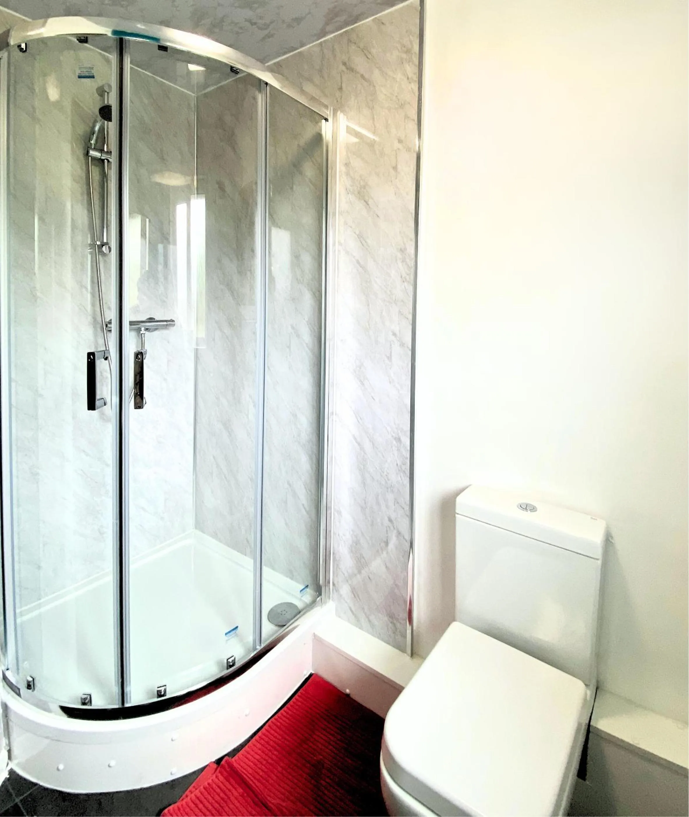 Bathroom in Manchester Townhouse by BEVOLVE - 4 bedrooms - Free Parking