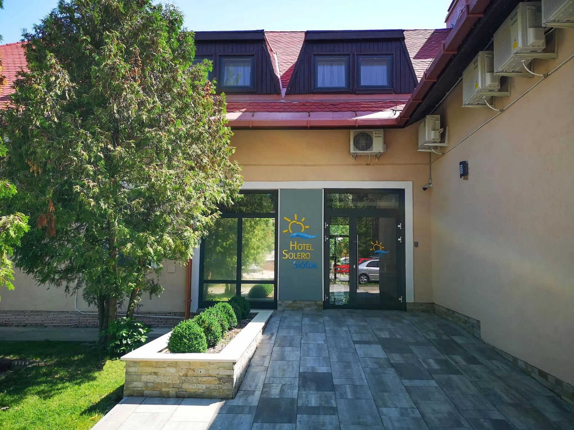 Facade/entrance in Hotel Solero