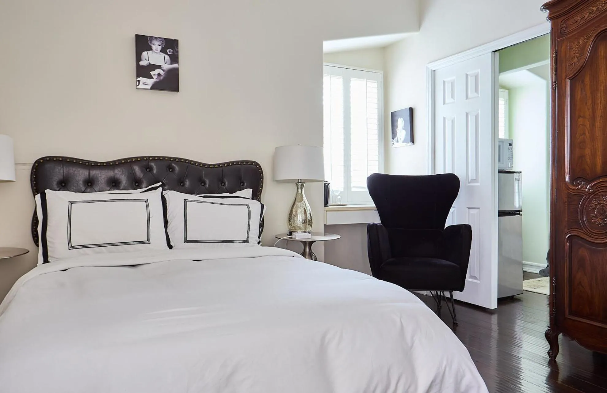 Bed in Hollywood Hills Homestay