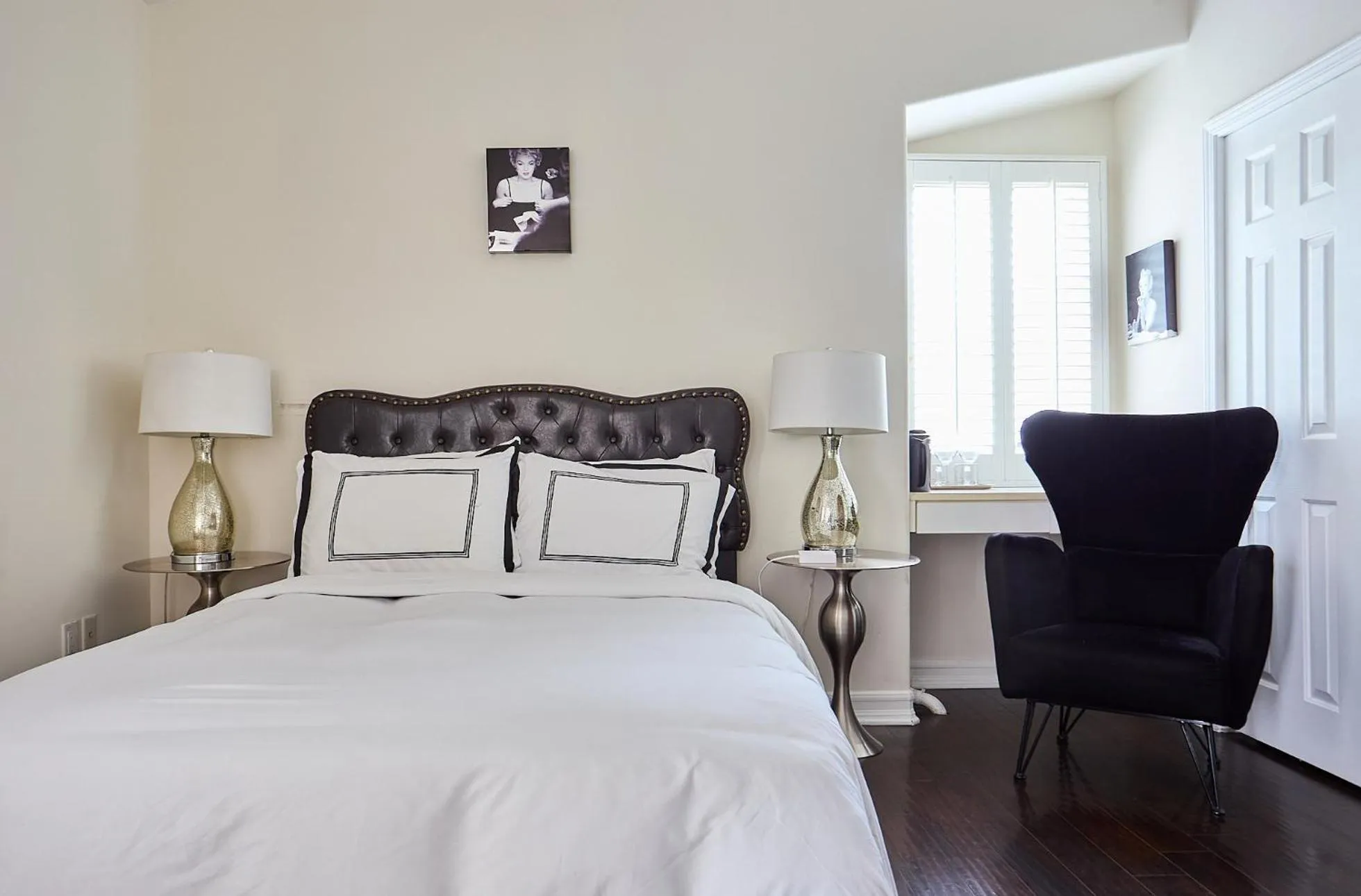 Bed in Hollywood Hills Homestay