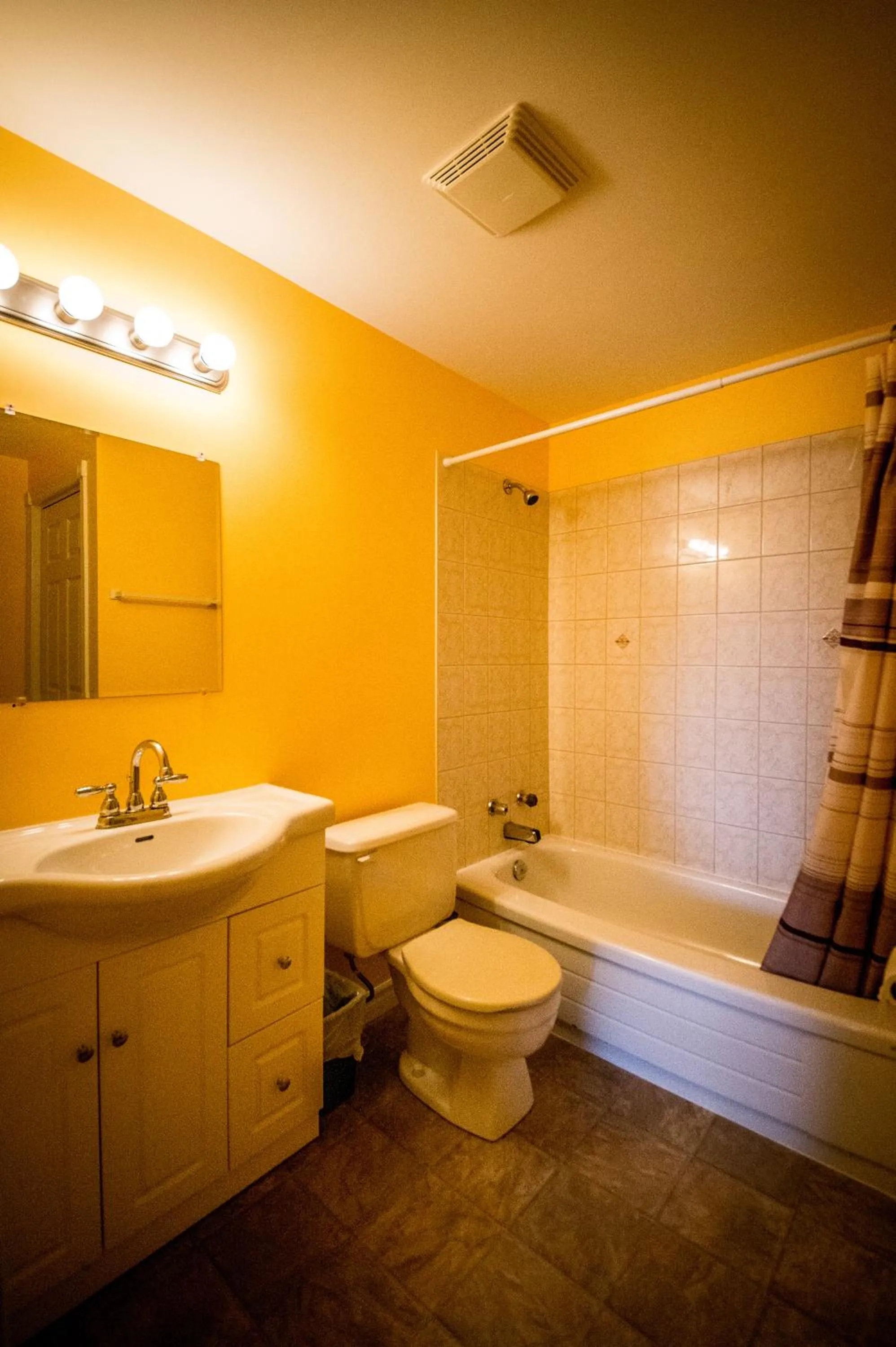 Bathroom in Lee's Ocean Peek B & B