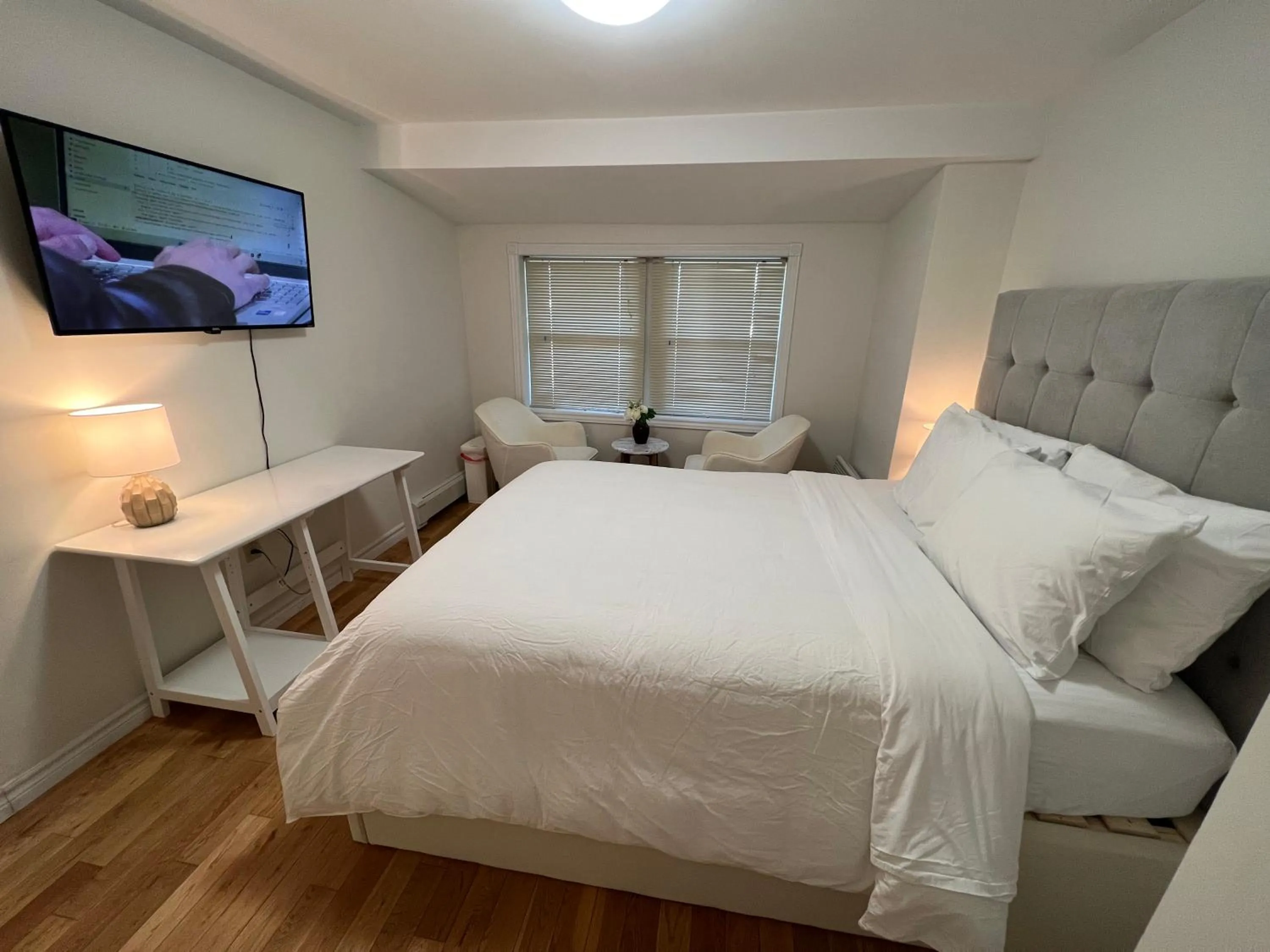 Bedroom in Lee's Ocean Peek B & B