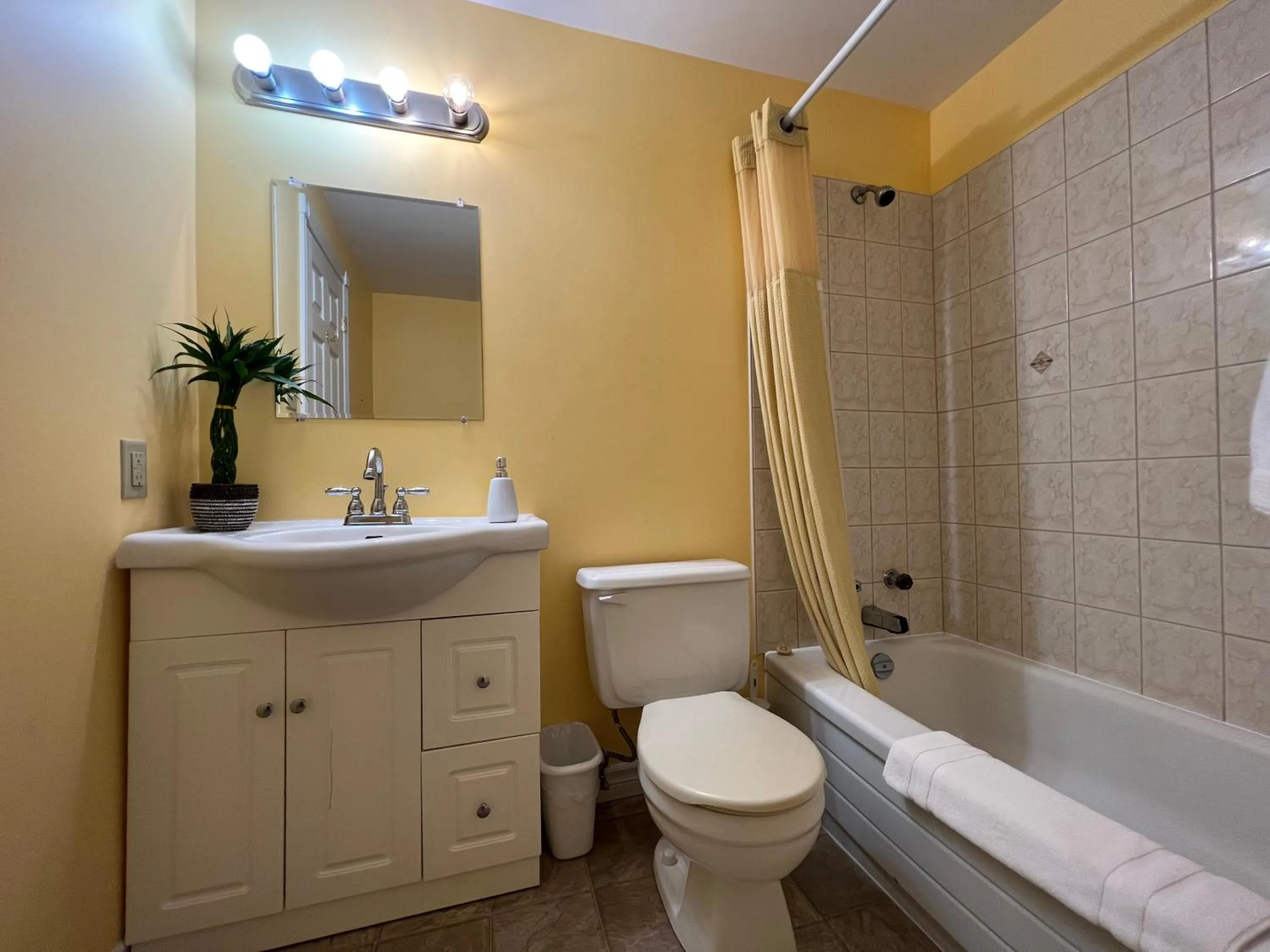 Lee's Ocean Peek B & B