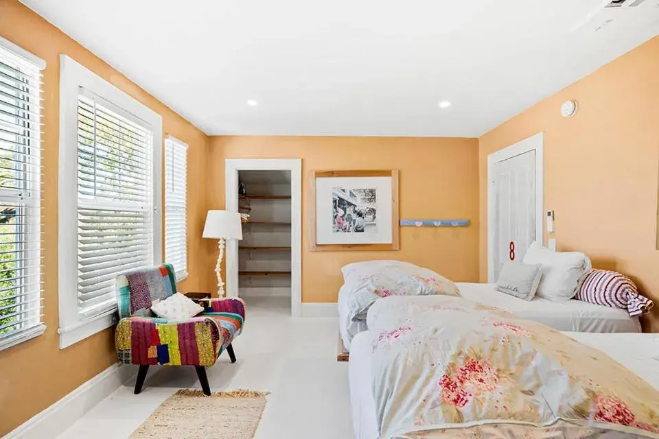 Bed in metro hotel and Cafe Bed in metro hotel and Cafe