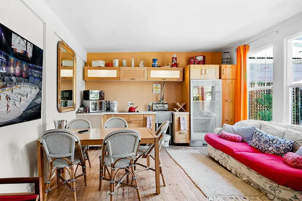 metro hotel and Cafe metro hotel and Cafe