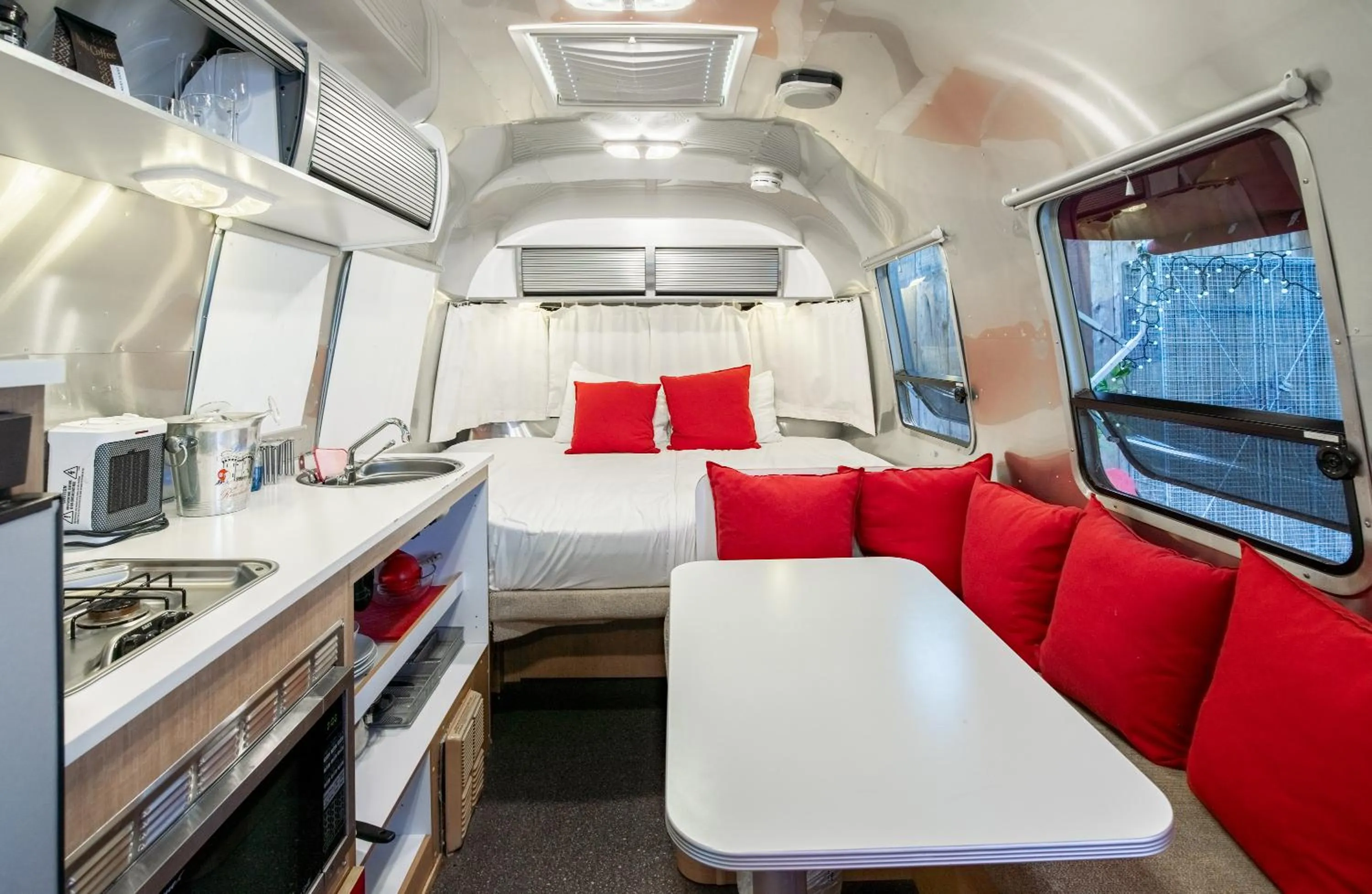 metro hotel and Cafe