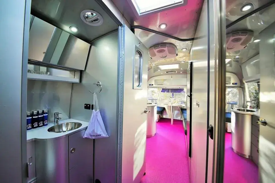 metro hotel and Cafe metro hotel and Cafe