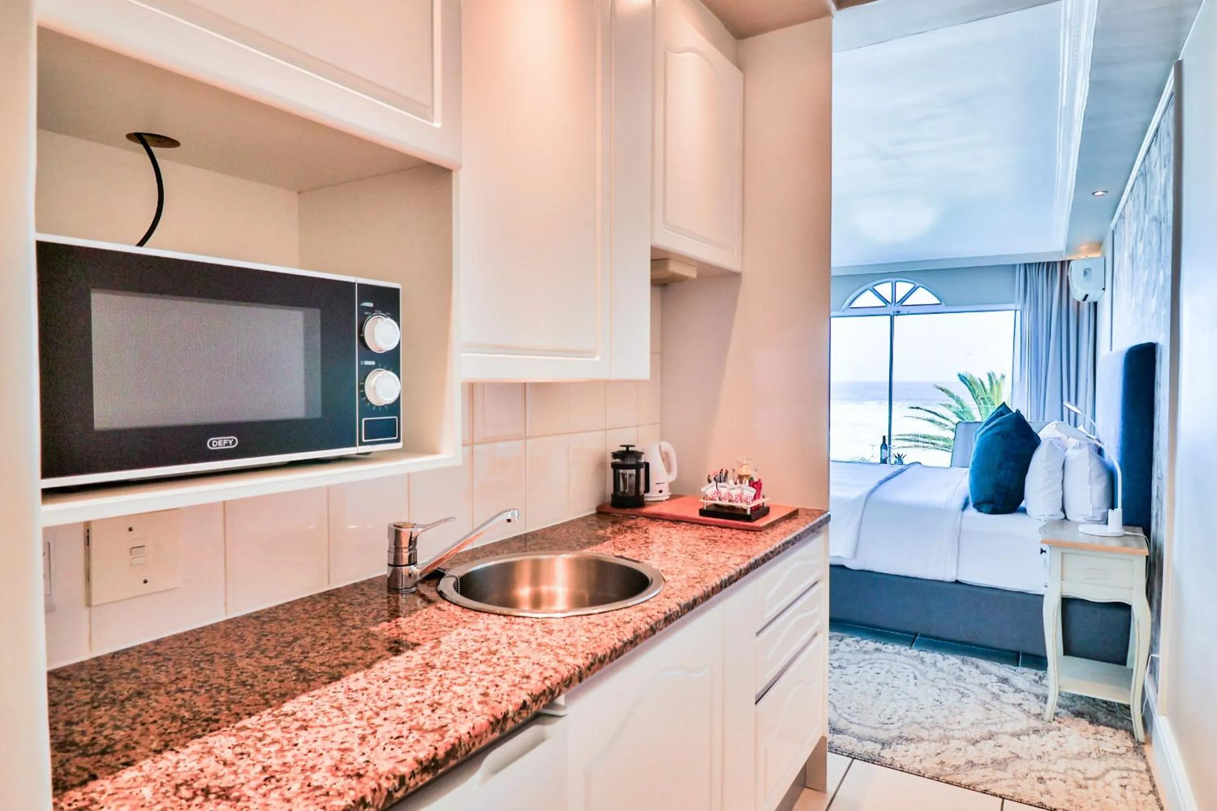 Hermanus Beachfront Lodge - Solar Power