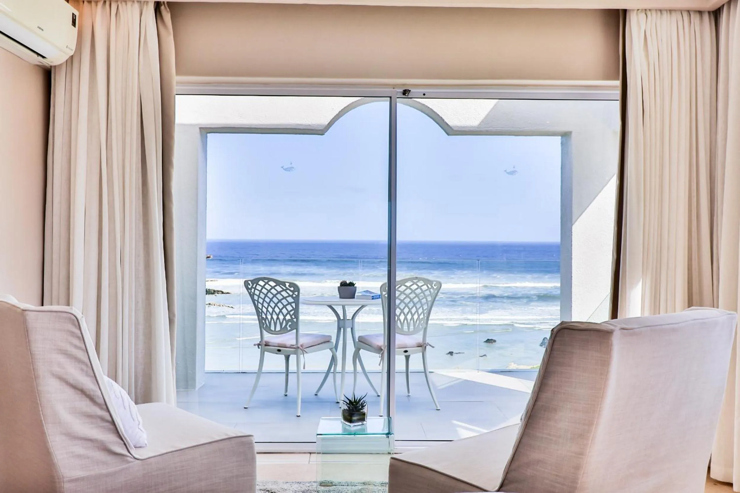 Hermanus Beachfront Lodge - Solar Power