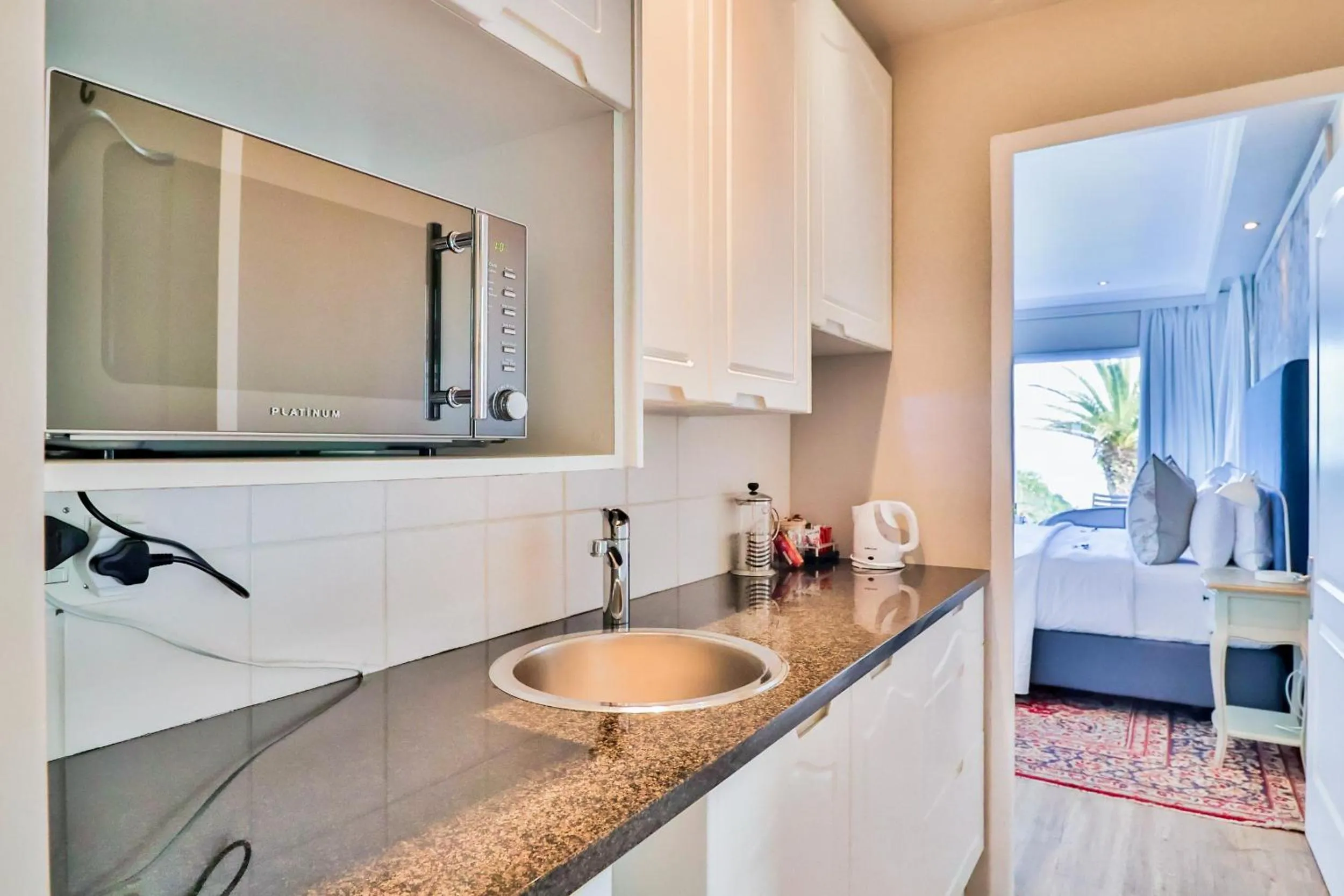 Hermanus Beachfront Lodge - Solar Power