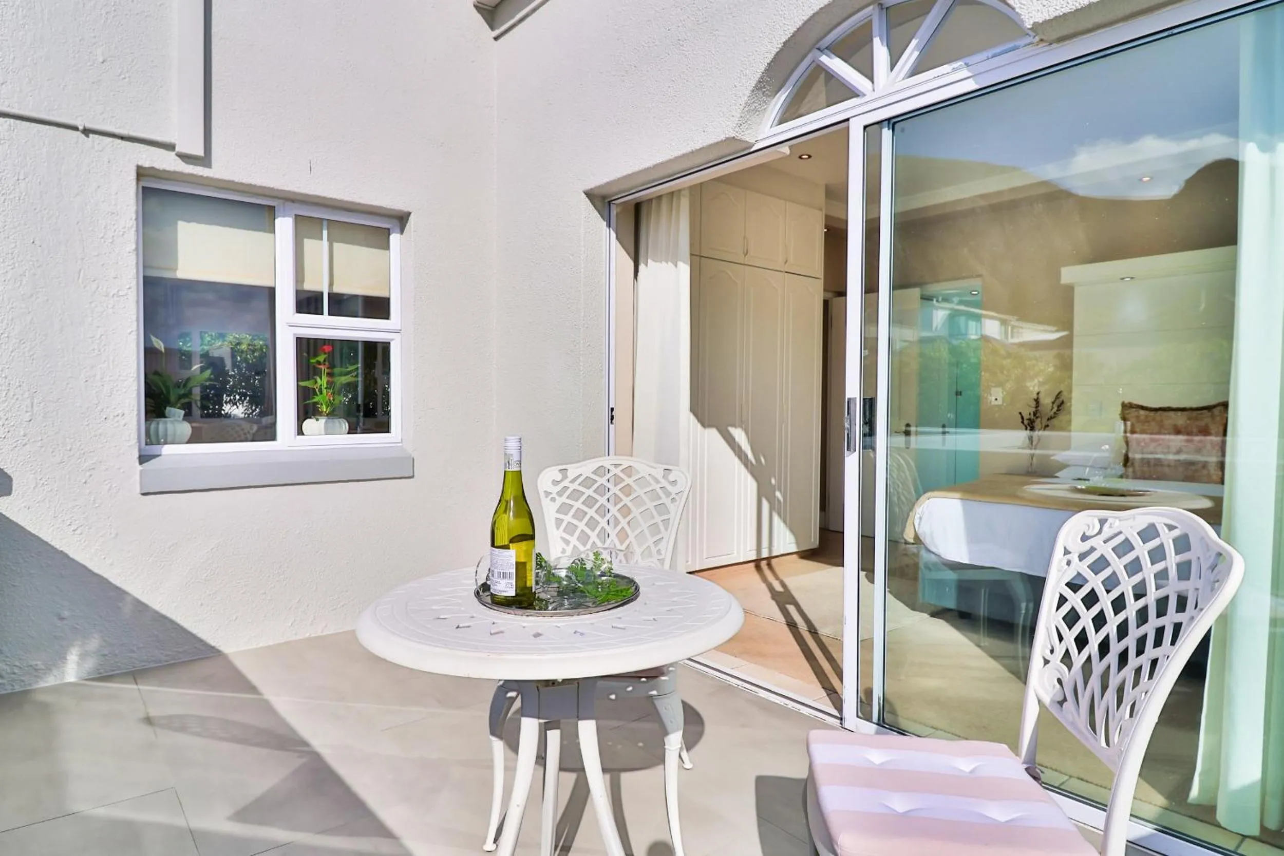 Hermanus Beachfront Lodge - Solar Power