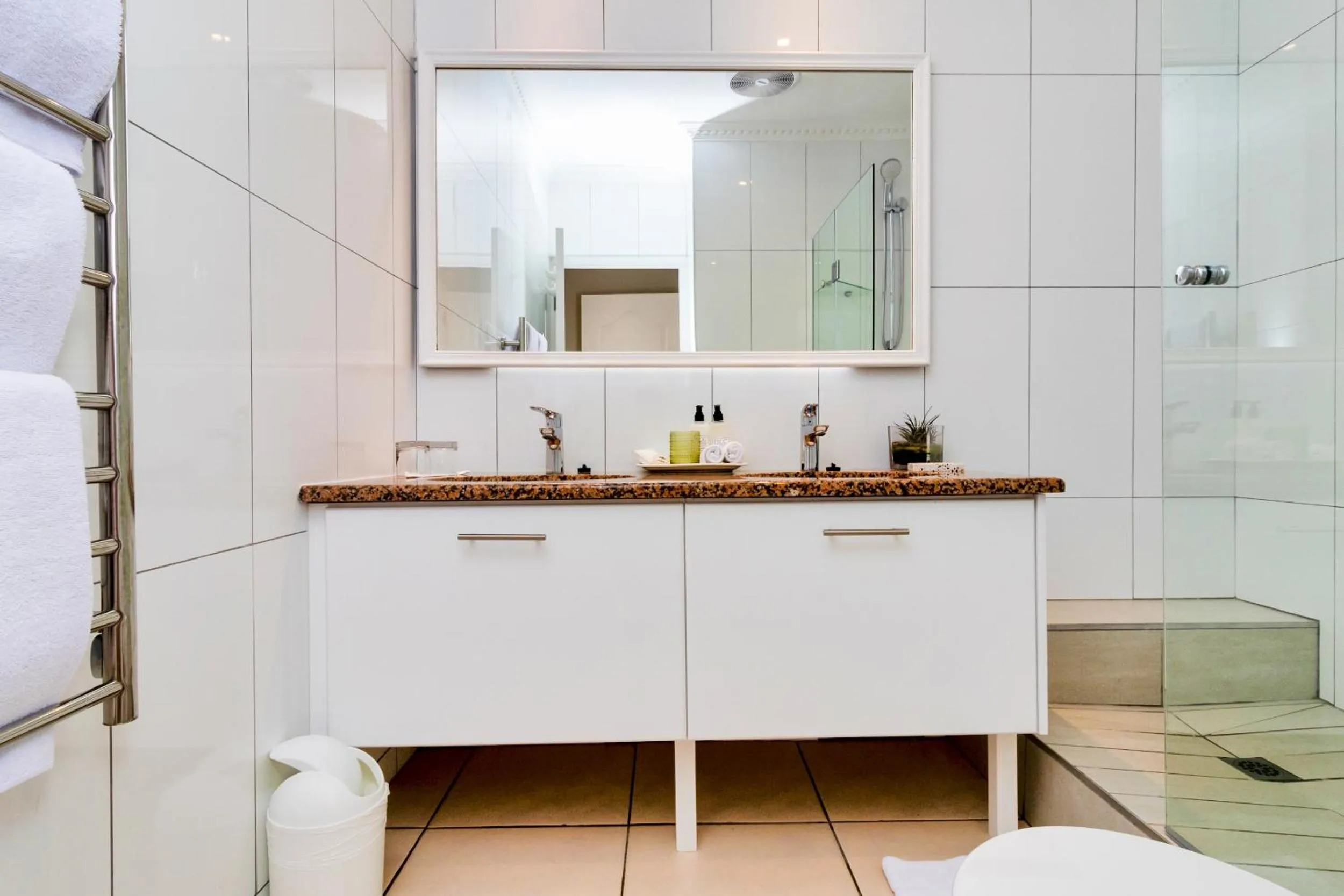 Hermanus Beachfront Lodge - Solar Power