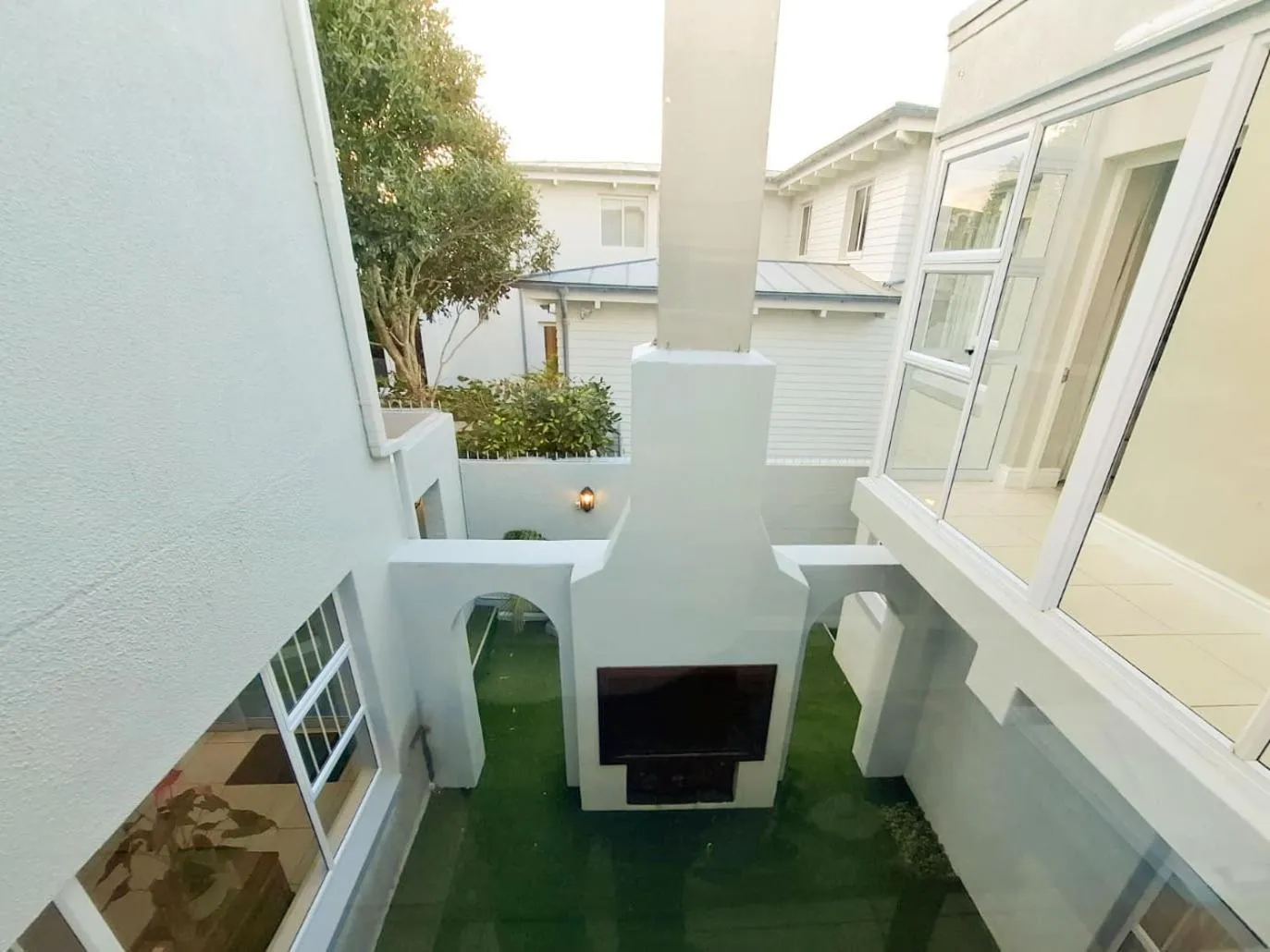 Hermanus Beachfront Lodge - Solar Power