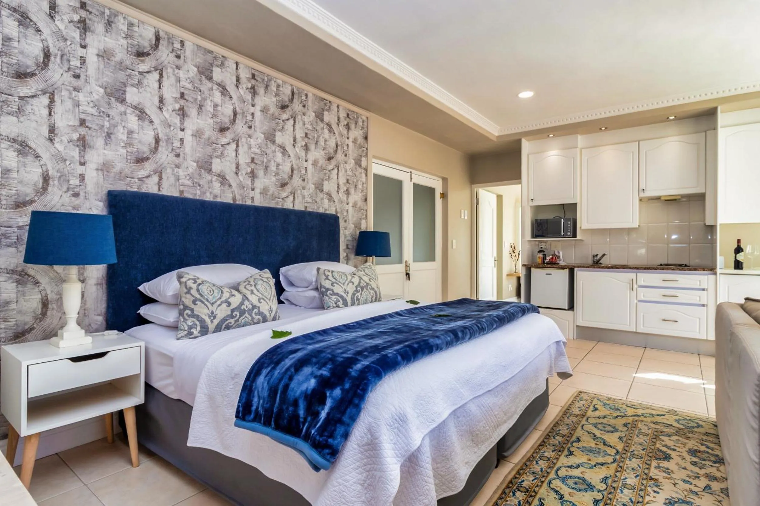 Bed in Hermanus Beachfront Lodge - Solar Power