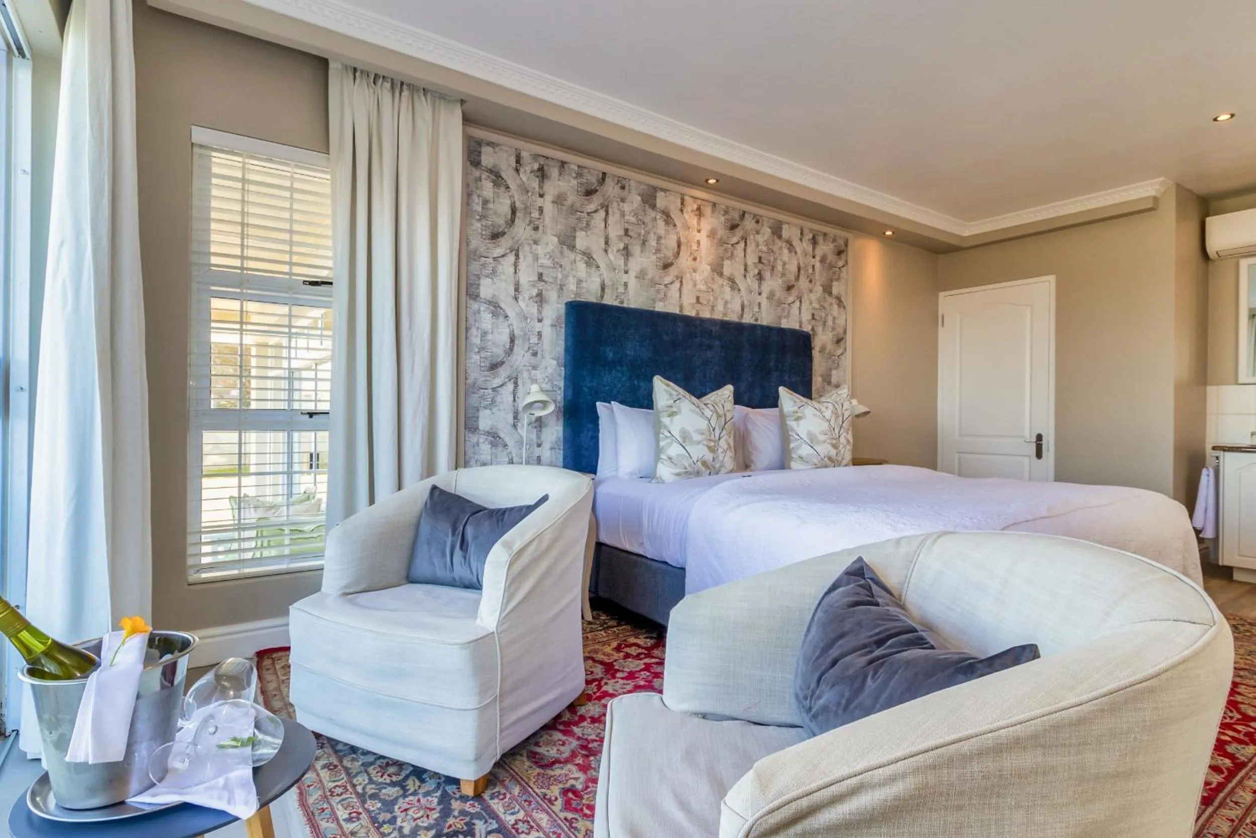 Bed in Hermanus Beachfront Lodge - Solar Power