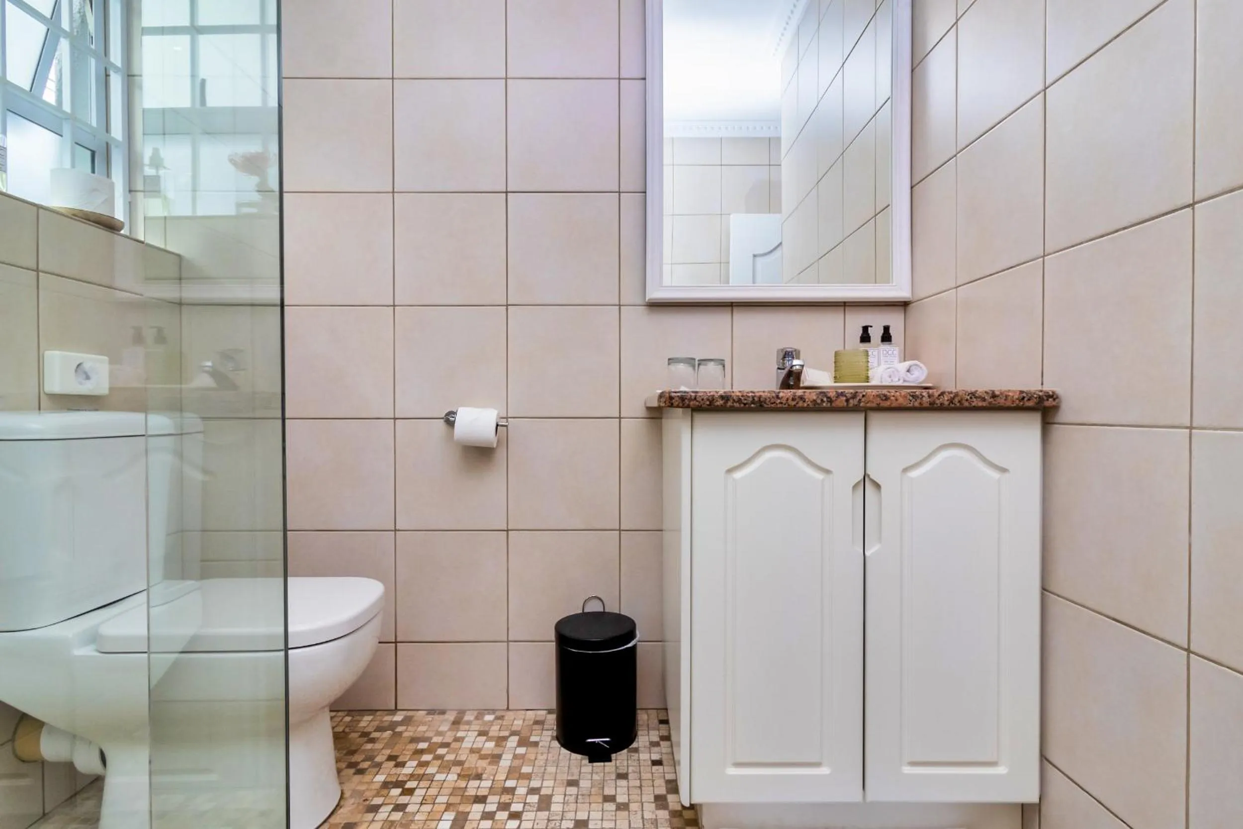 Hermanus Beachfront Lodge - Solar Power