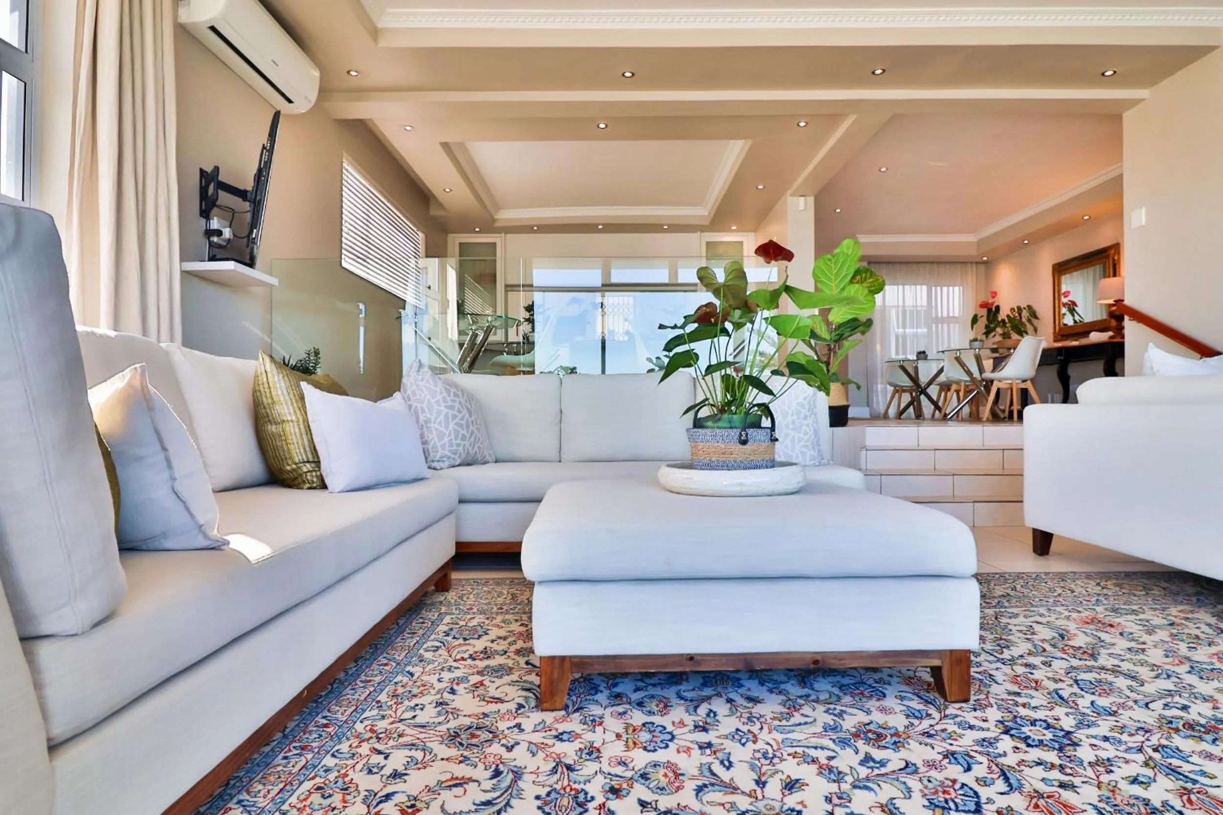 Hermanus Beachfront Lodge - Solar Power