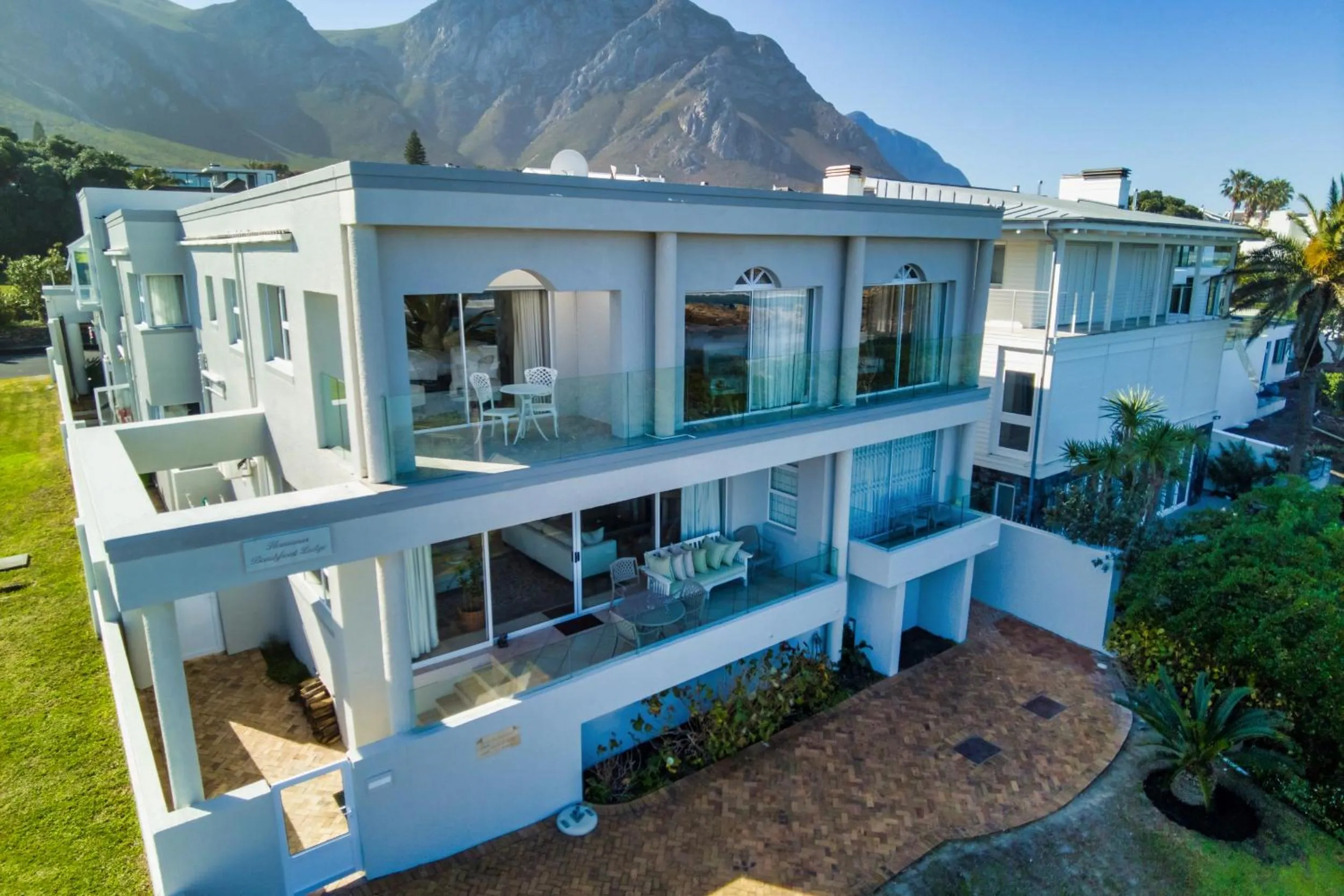 Hermanus Beachfront Lodge - Solar Power