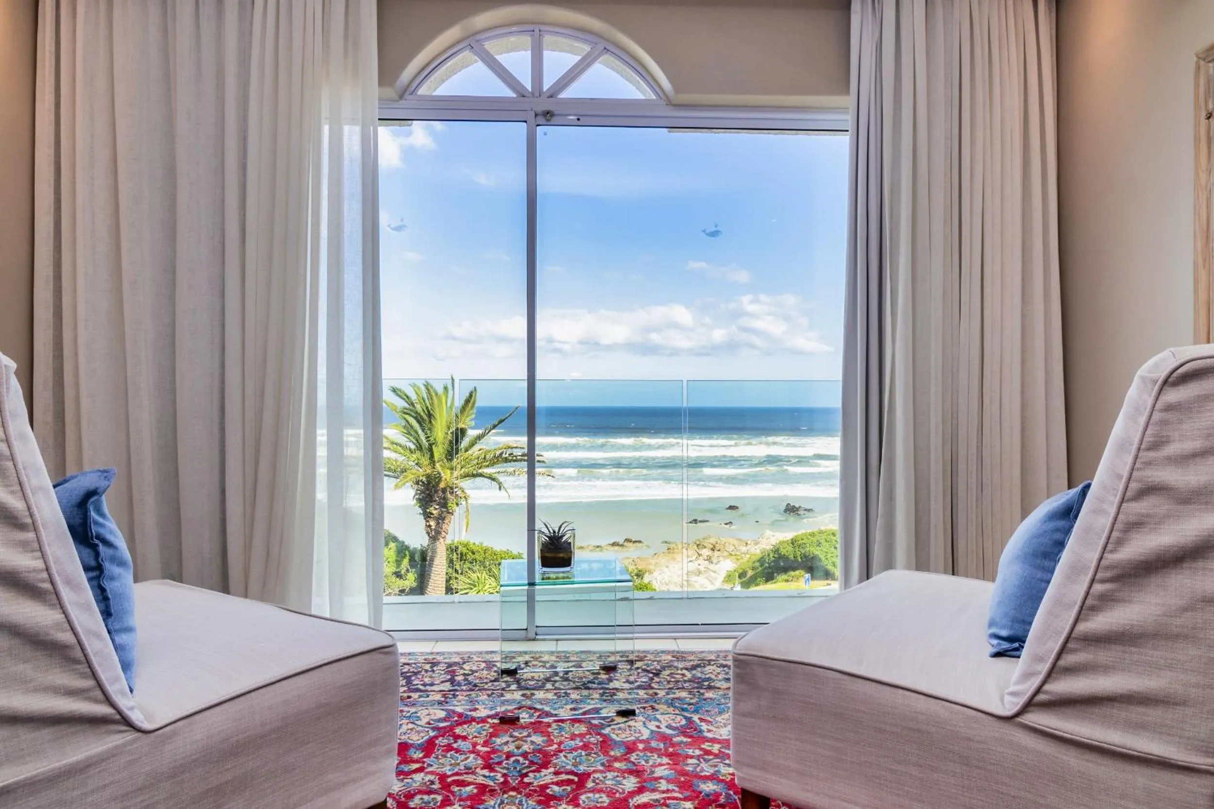 Hermanus Beachfront Lodge - Solar Power