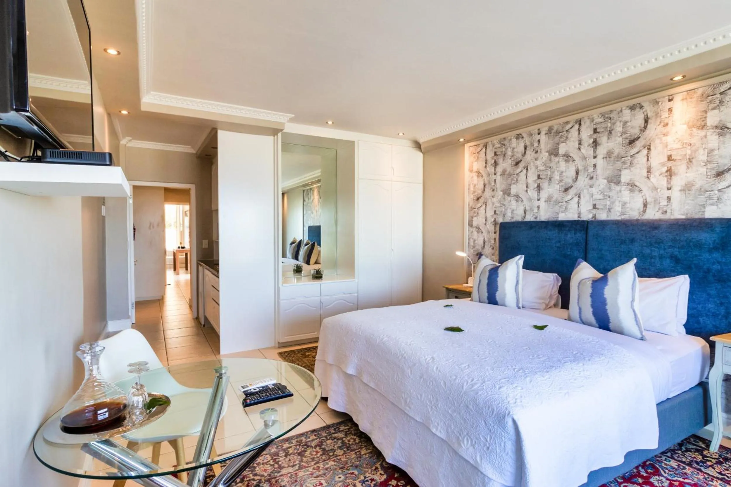 Bed in Hermanus Beachfront Lodge - Solar Power