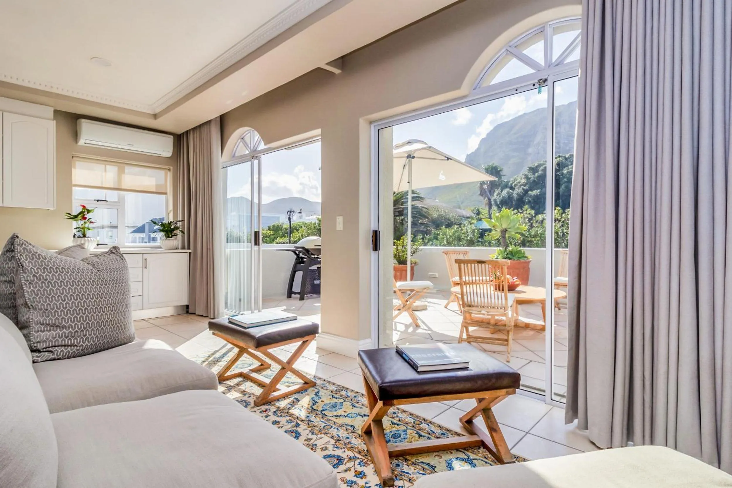 Hermanus Beachfront Lodge - Solar Power