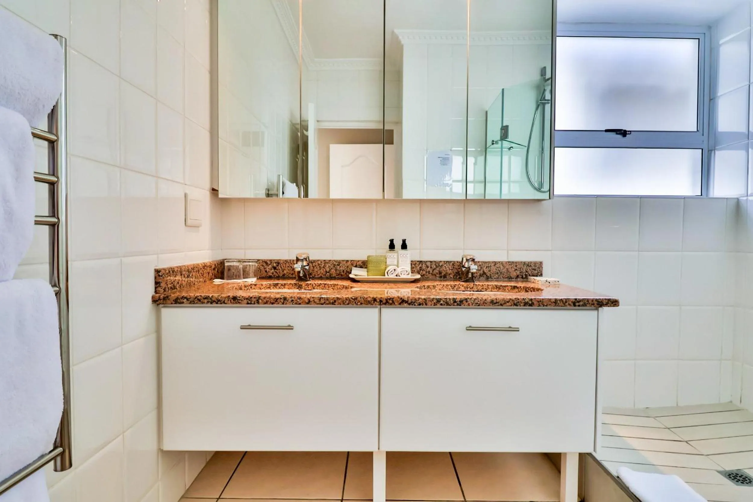 Hermanus Beachfront Lodge - Solar Power