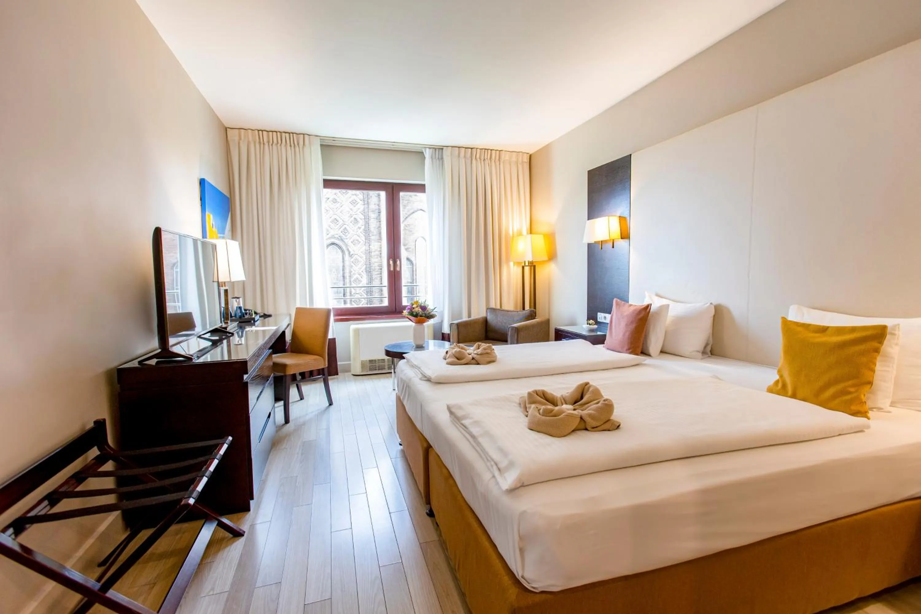 Bed in Lion's Garden Hotel