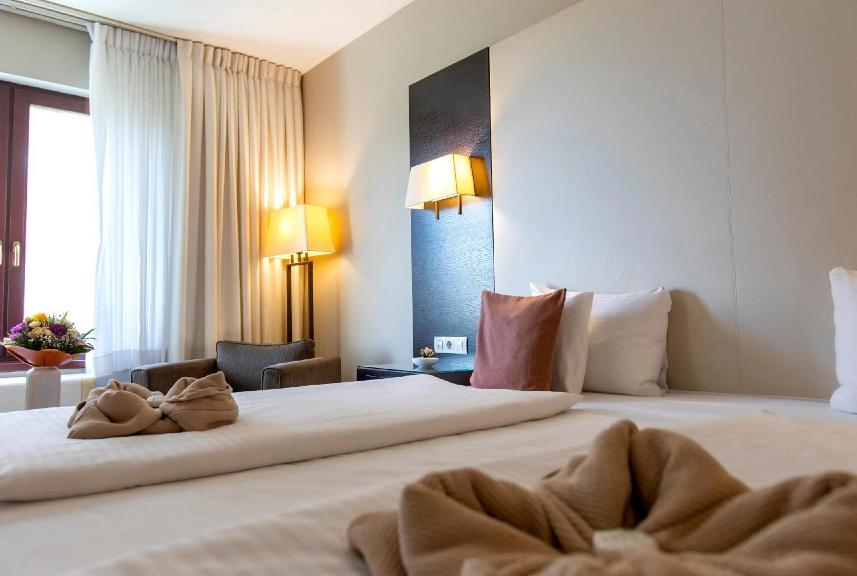 Bed in Lion's Garden Hotel