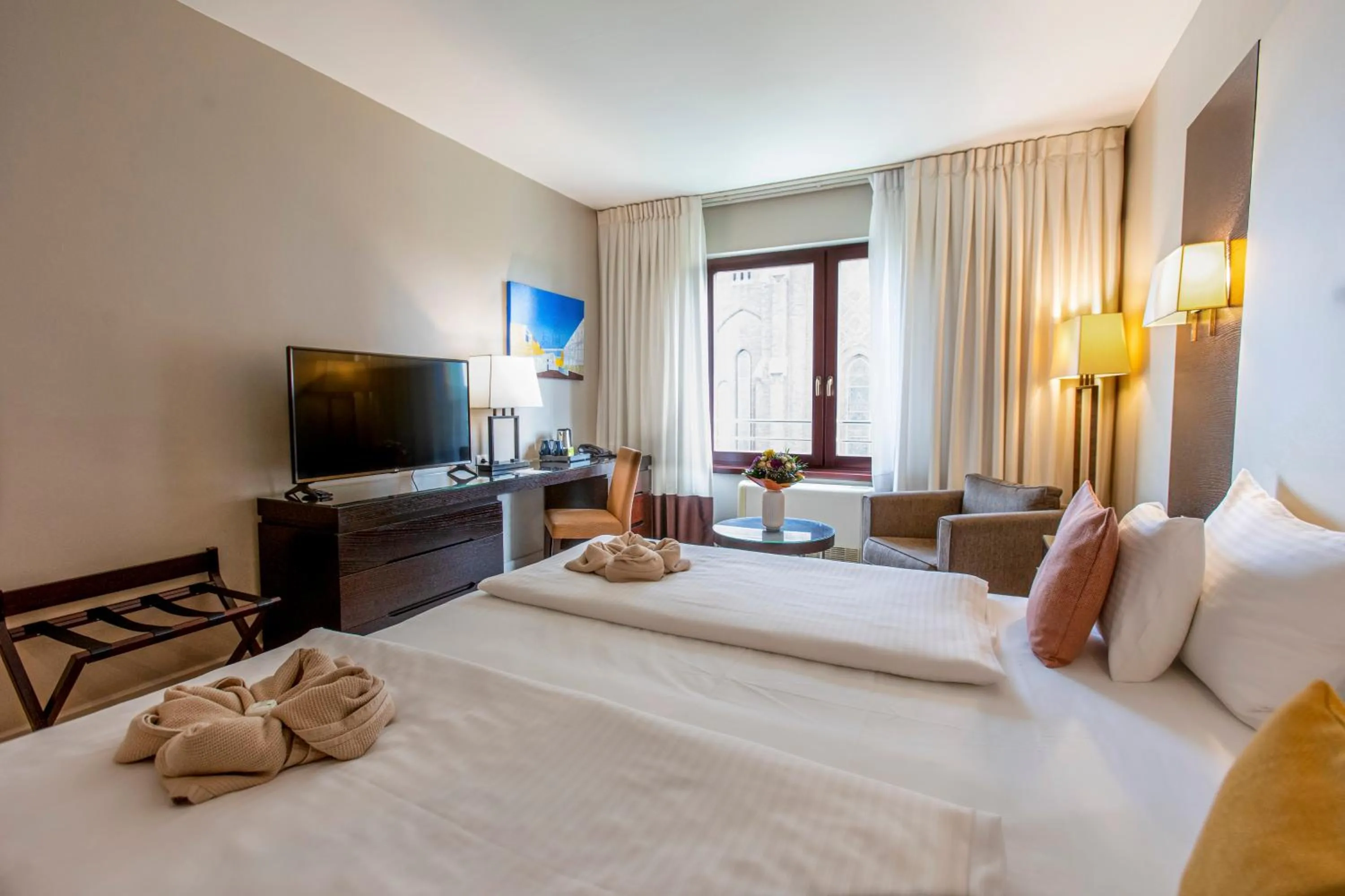 Bed in Lion's Garden Hotel