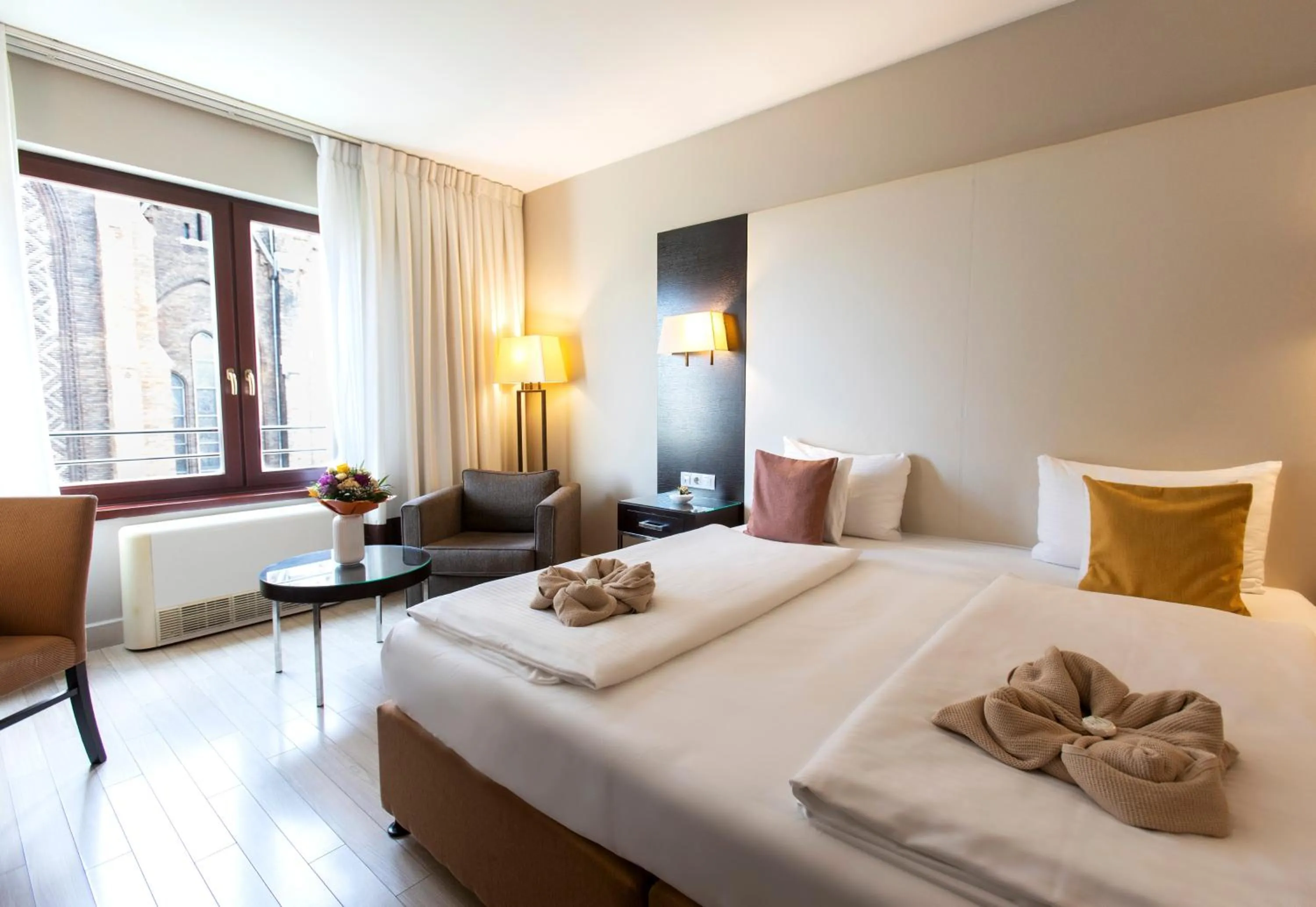 Photo of the whole room, Bed in Lion's Garden Hotel