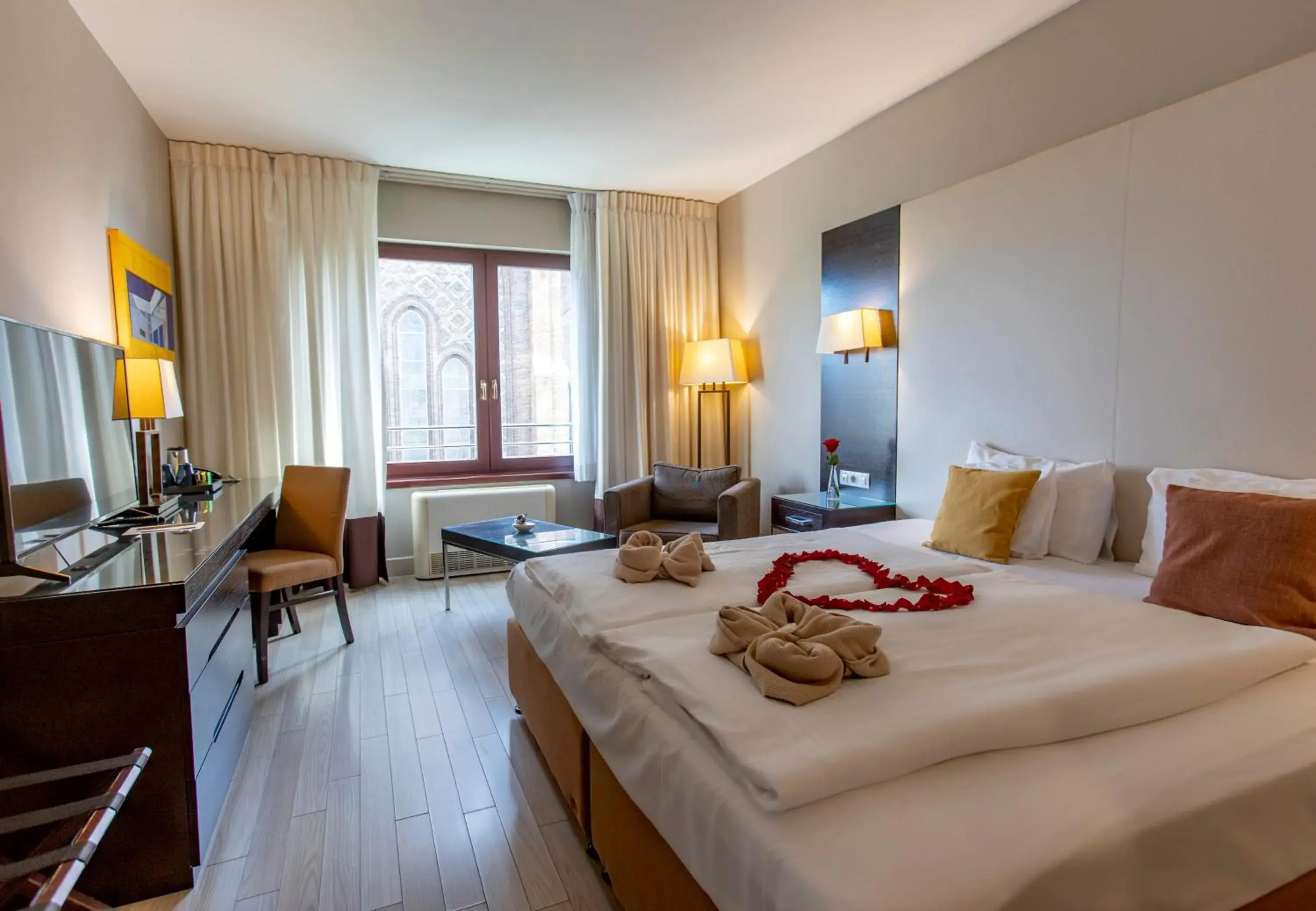 Photo of the whole room, Bed in Lion's Garden Hotel Photo of the whole room, Bed in Lion's Garden Hotel