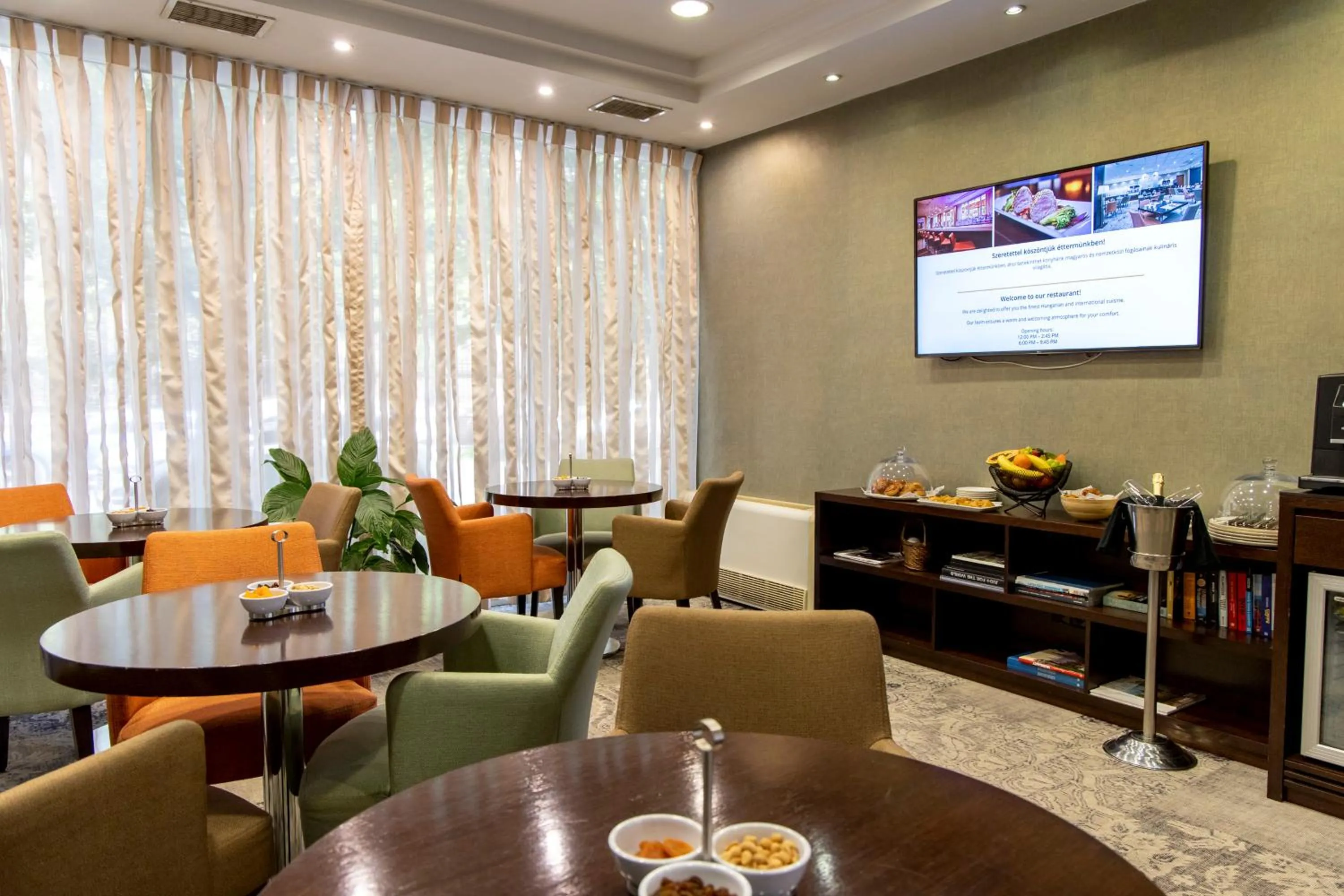 Lounge or bar in Lion's Garden Hotel