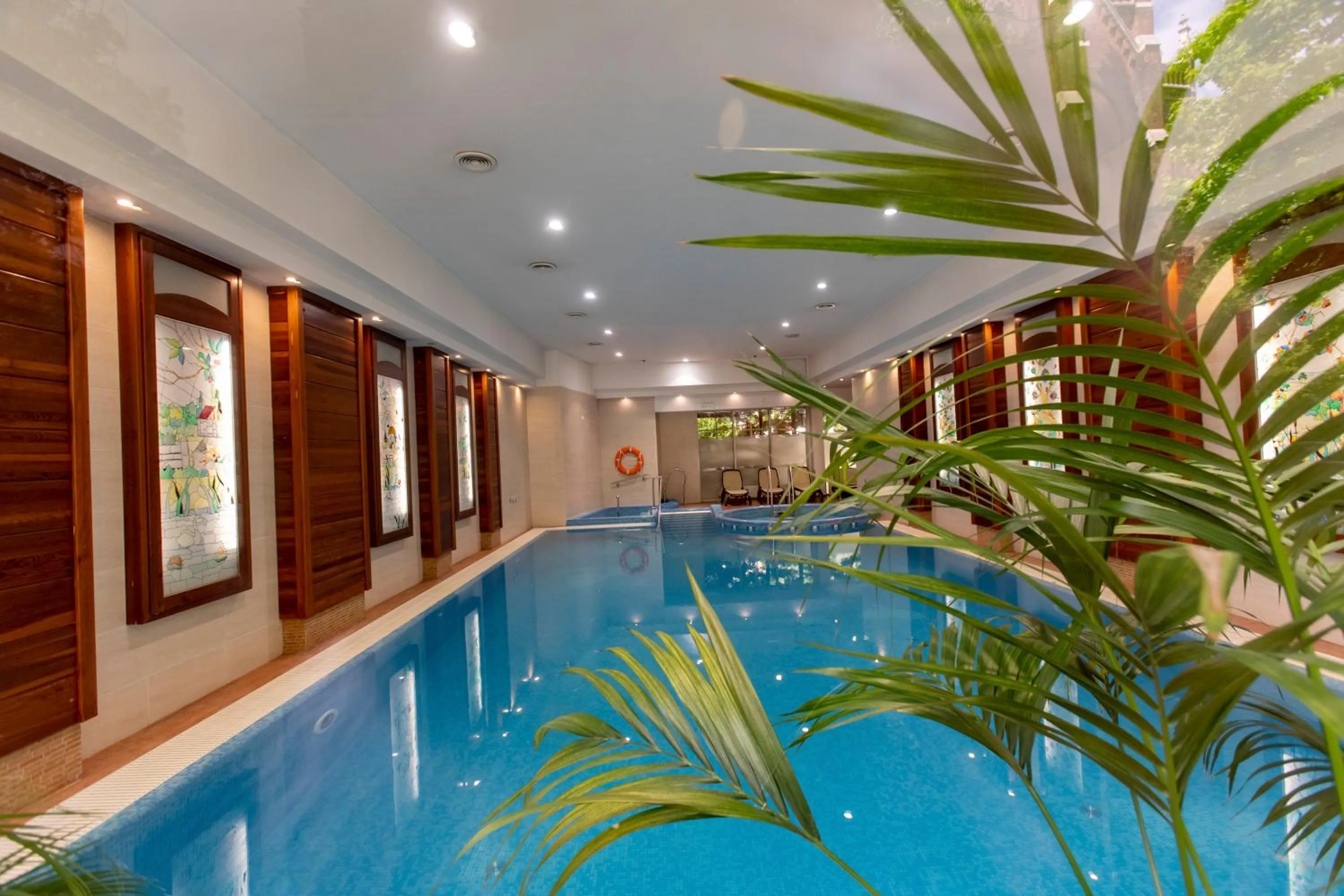 Hot Tub in Lion's Garden Hotel