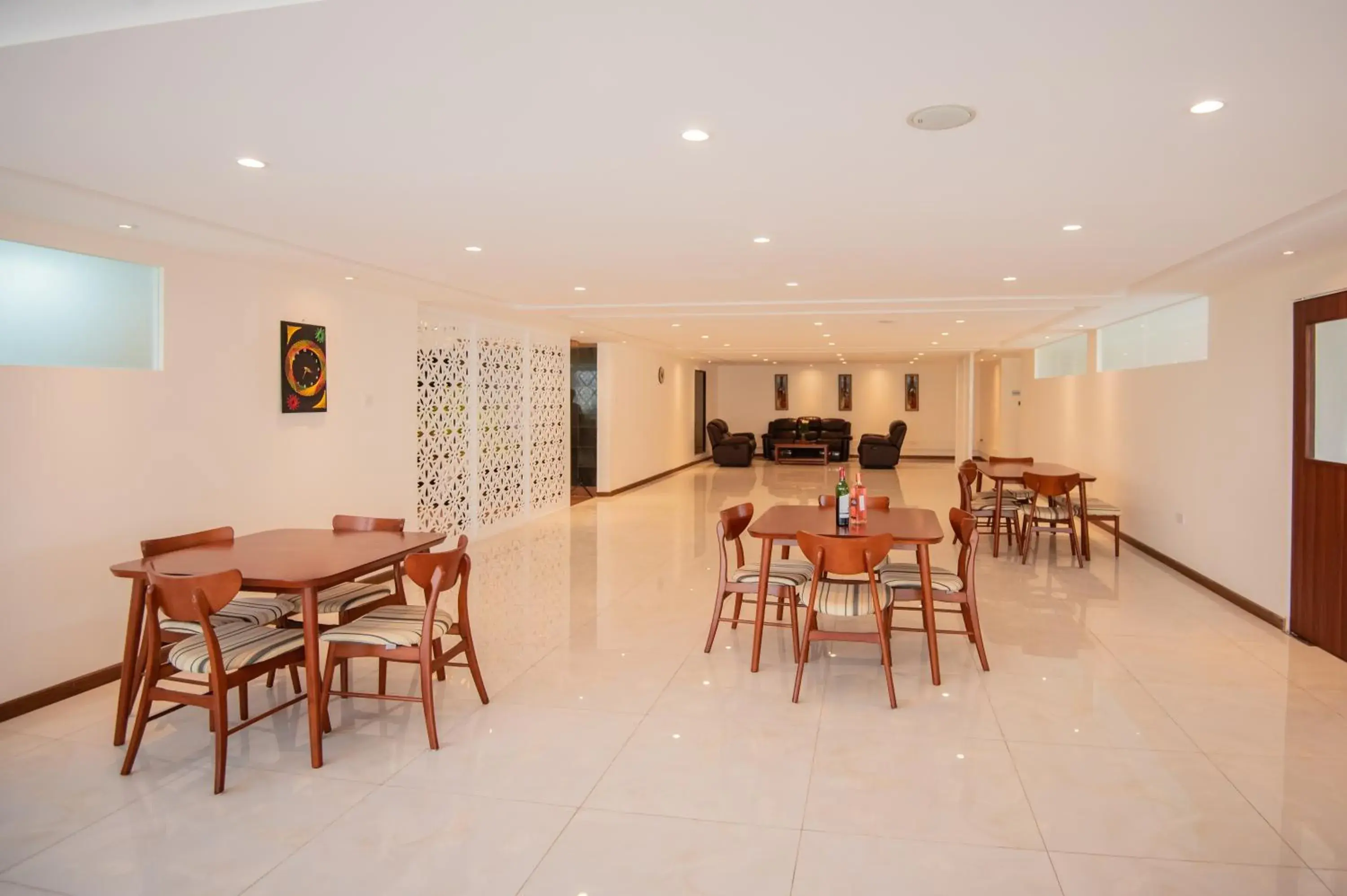 Restaurant/places to eat in The Crossroads Hotel, Westlands Restaurant/places to eat in The Crossroads Hotel, Westlands