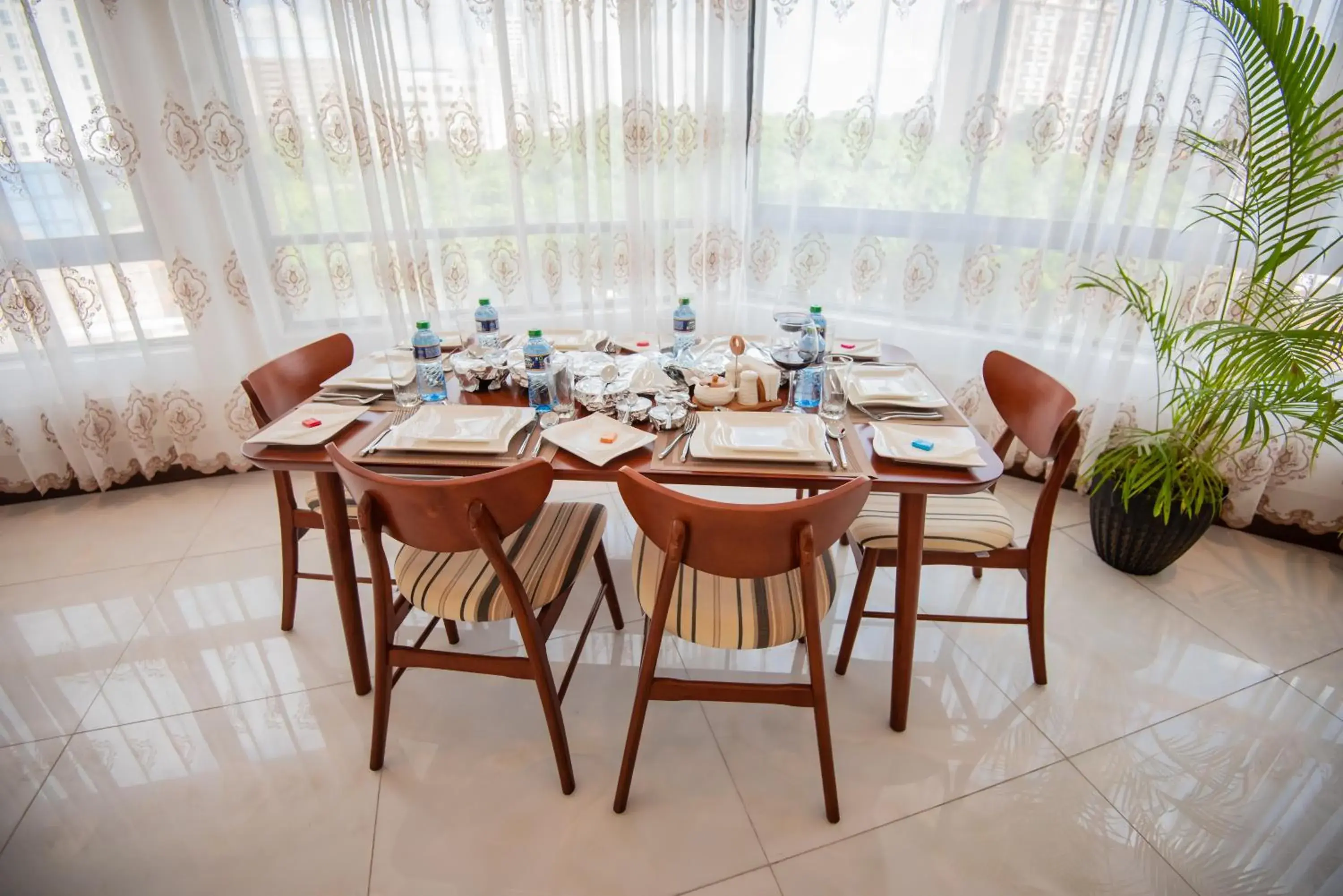 Restaurant/places to eat in The Crossroads Hotel, Westlands Restaurant/places to eat in The Crossroads Hotel, Westlands