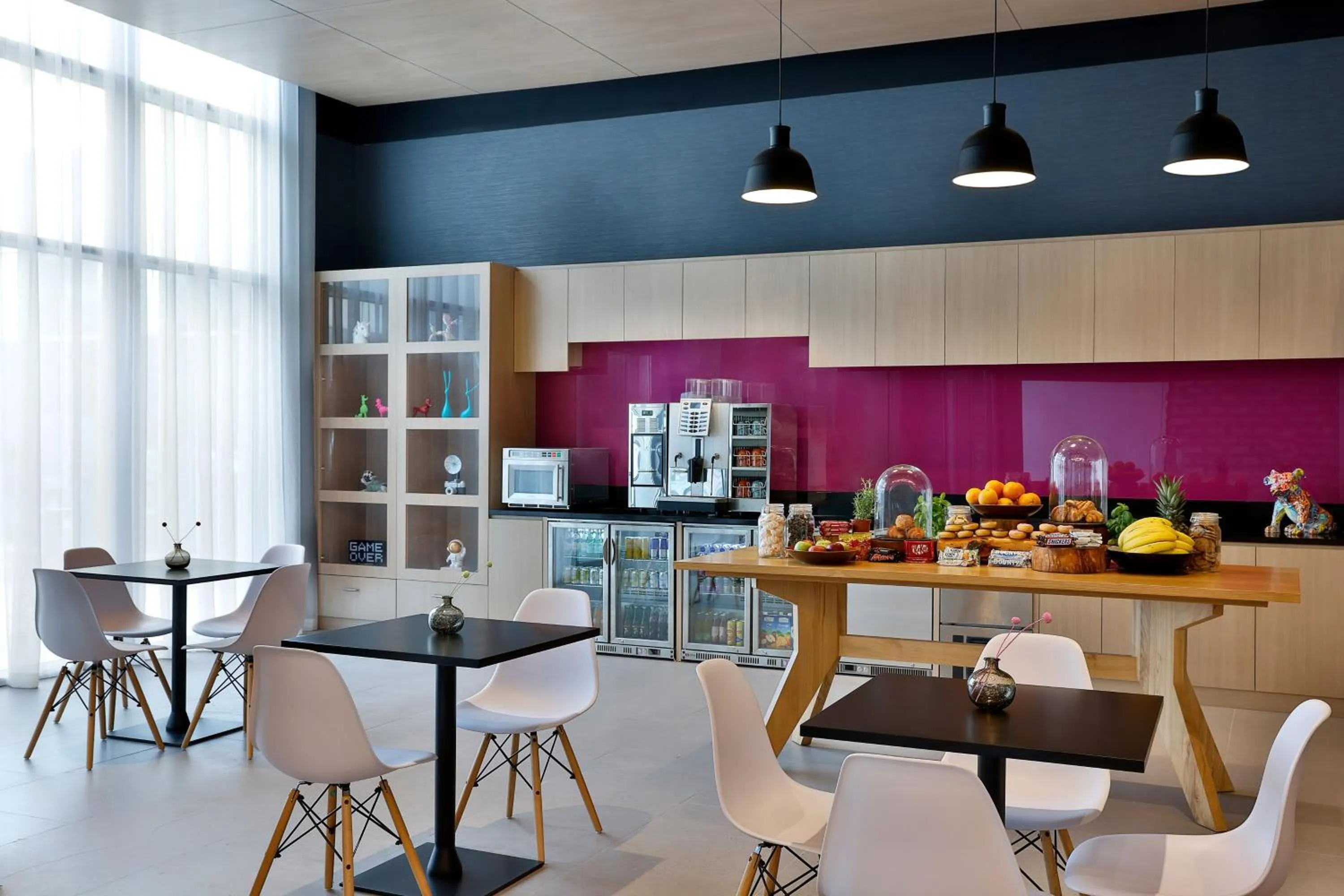 Restaurant/places to eat in Aloft Dubai Airport