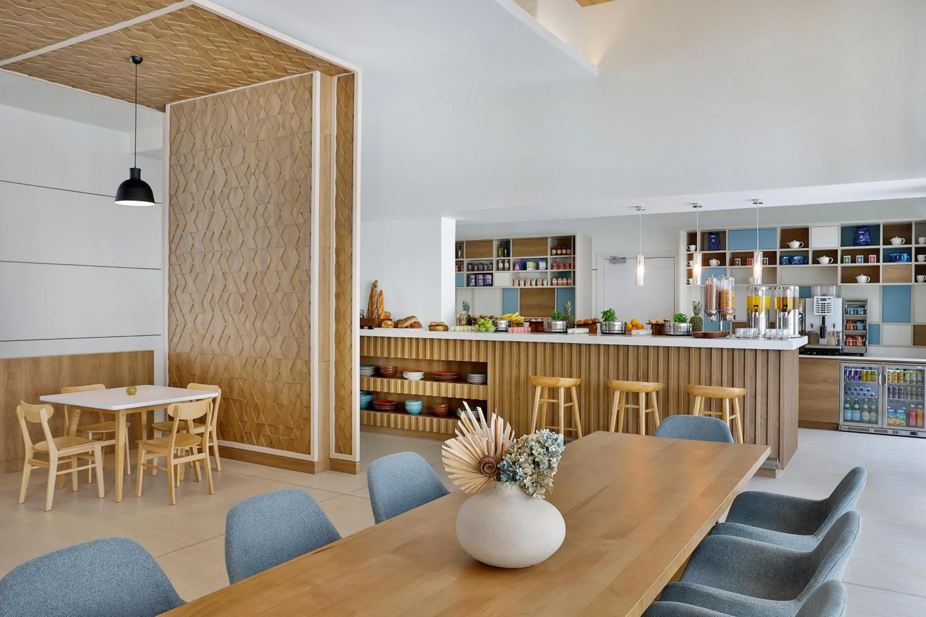 Restaurant/places to eat in Element Dubai Airport