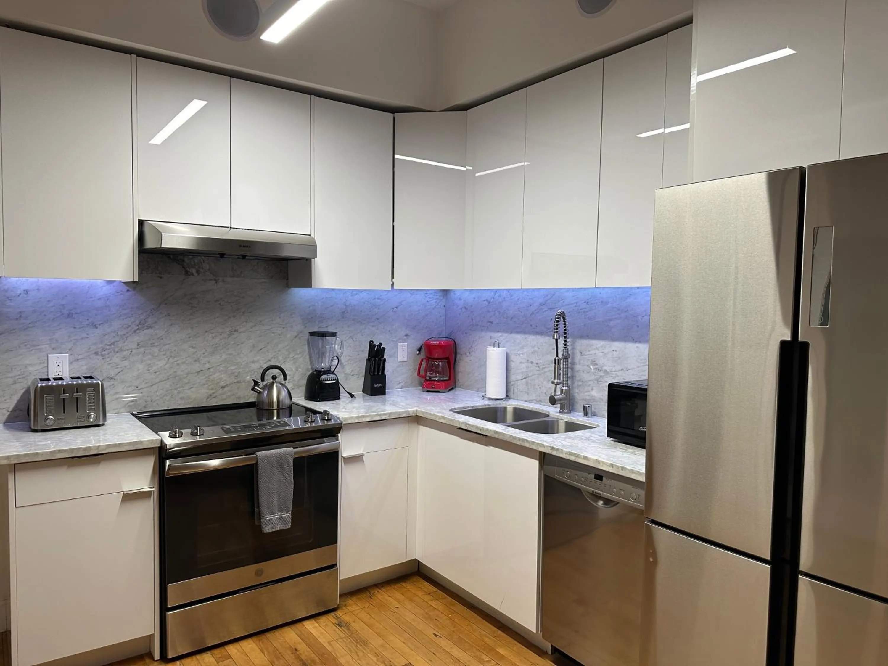 kitchen in One Lux Stay HWH Downtown Los Angeles