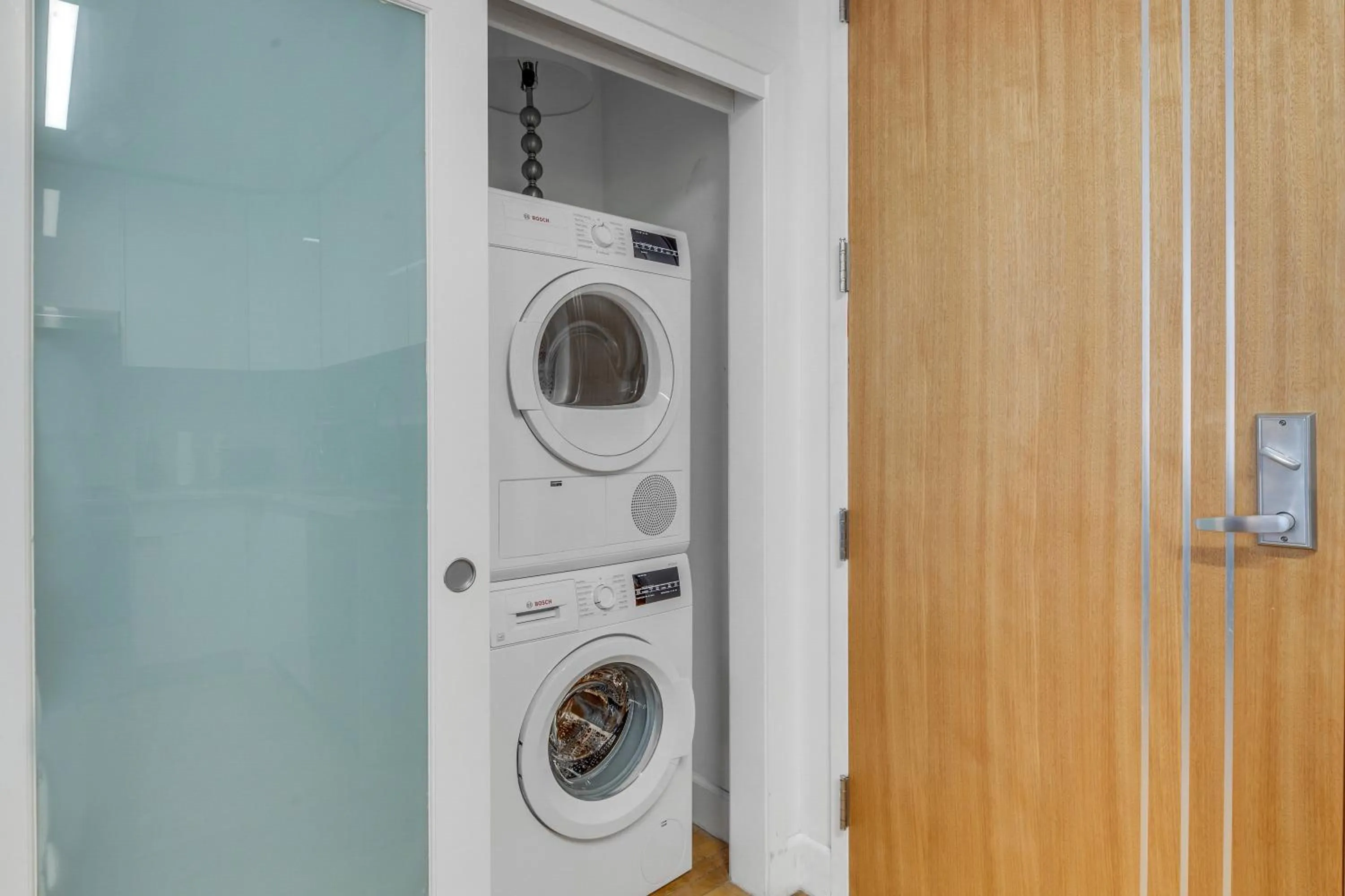 washing machine in One Lux Stay HWH Downtown Los Angeles