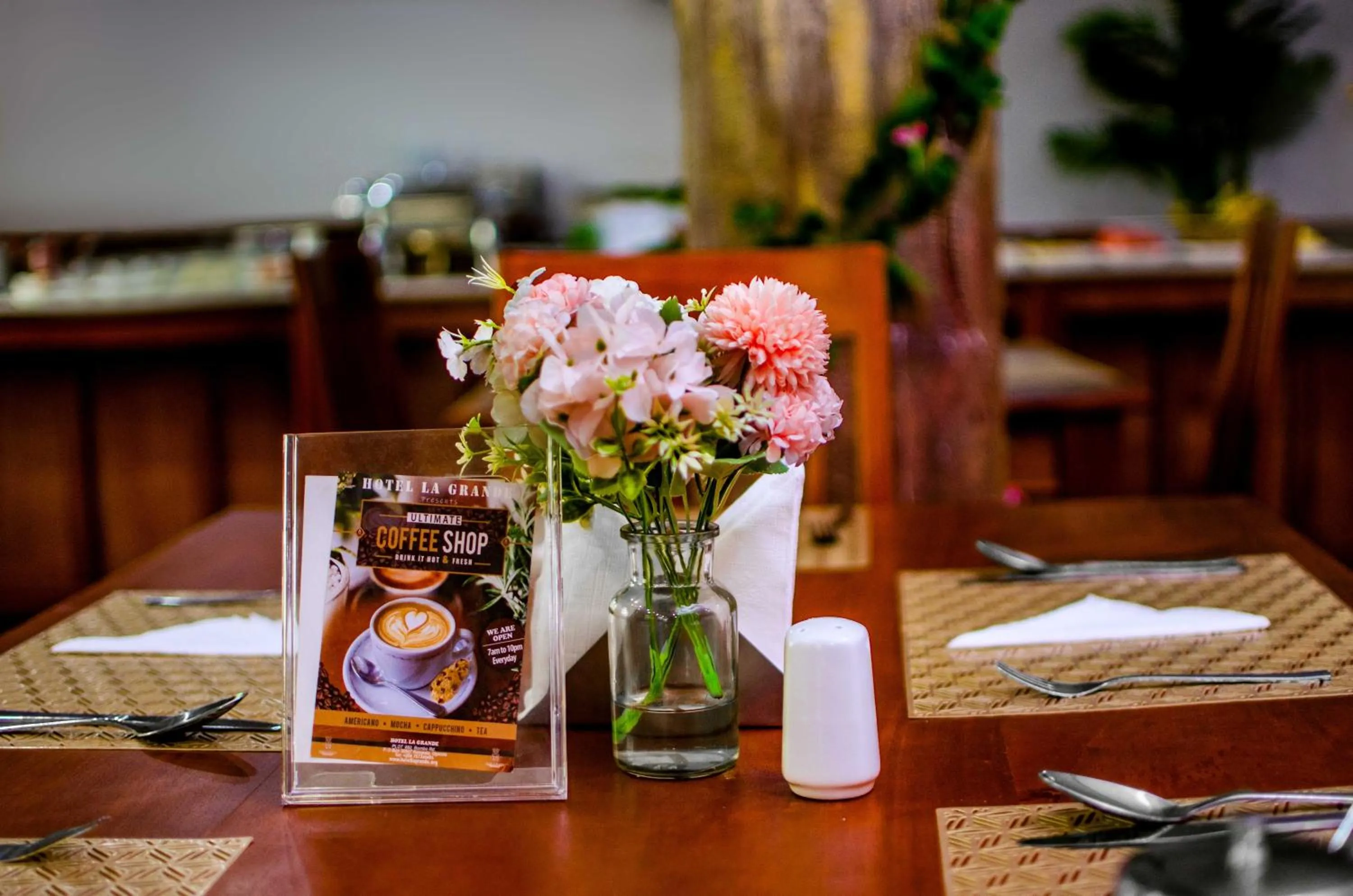 Restaurant/places to eat in La Grande Hotel