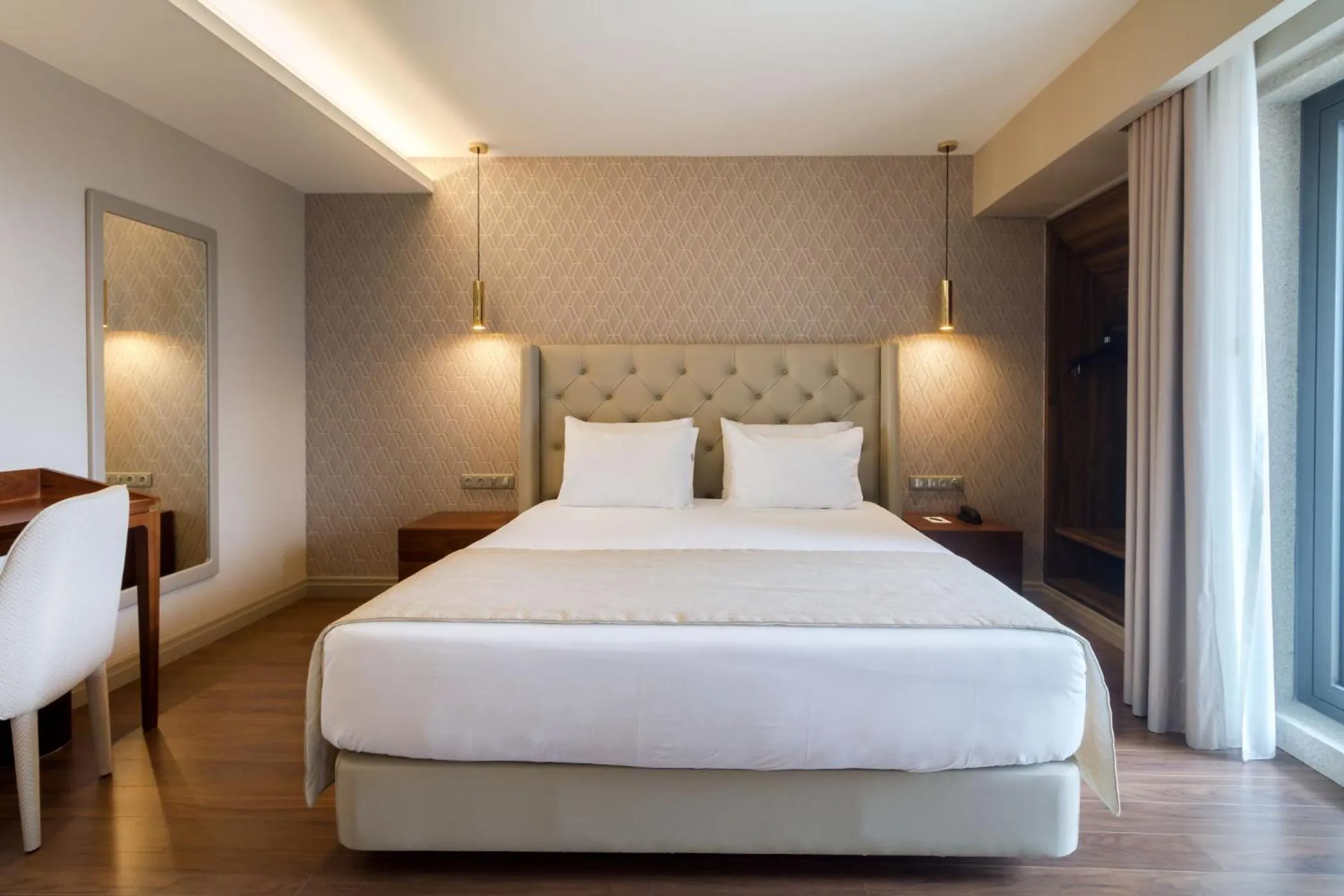 Photo of the whole room, Bed in Oca Oriental Porto Hotel