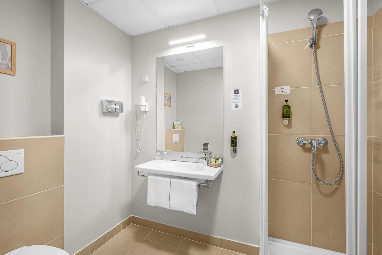 Shower in Erzsébet Királyné Szálloda