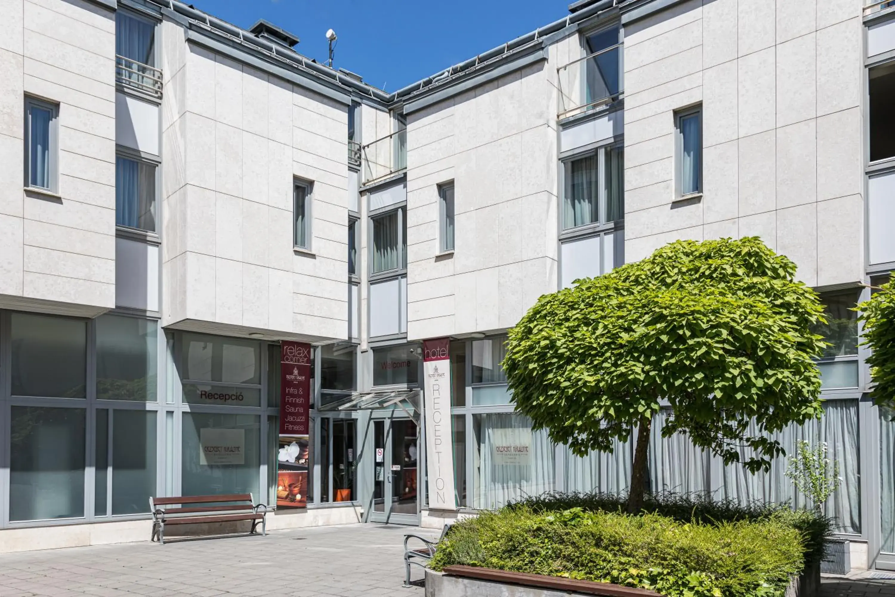 Property building in Erzsébet Királyné Szálloda Property building in Erzsébet Királyné Szálloda